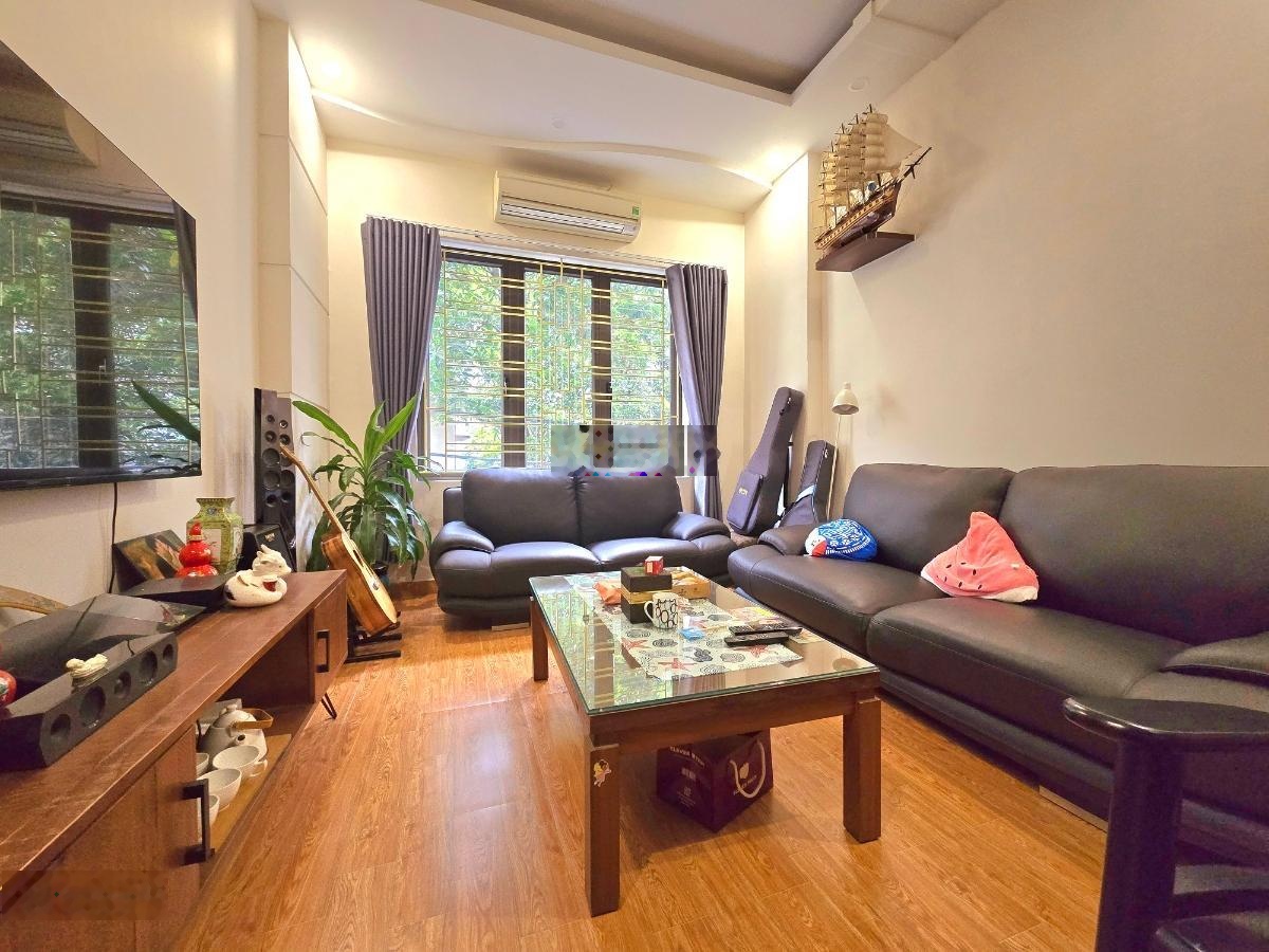 Cô Xuân chính chủ bán nhà kim mã, 40m ra phố, 5 tầng, trước nhà quay xe thoải mái