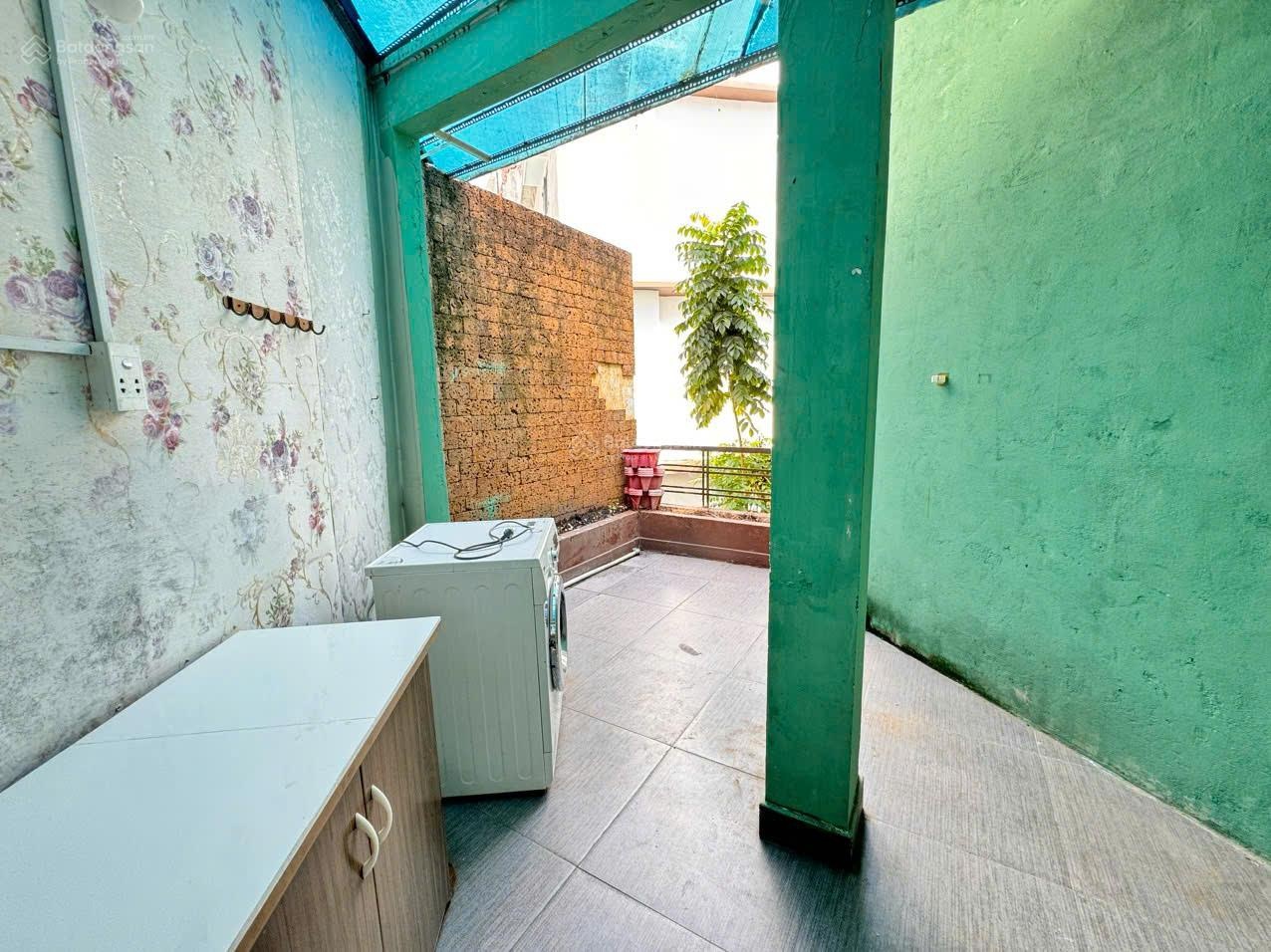 Cho thuê phòng có nội thất tại Hòa Hảo Q10, có máy giặt riêng, ban công thoáng gần UEH, Bv Nhi Đồng