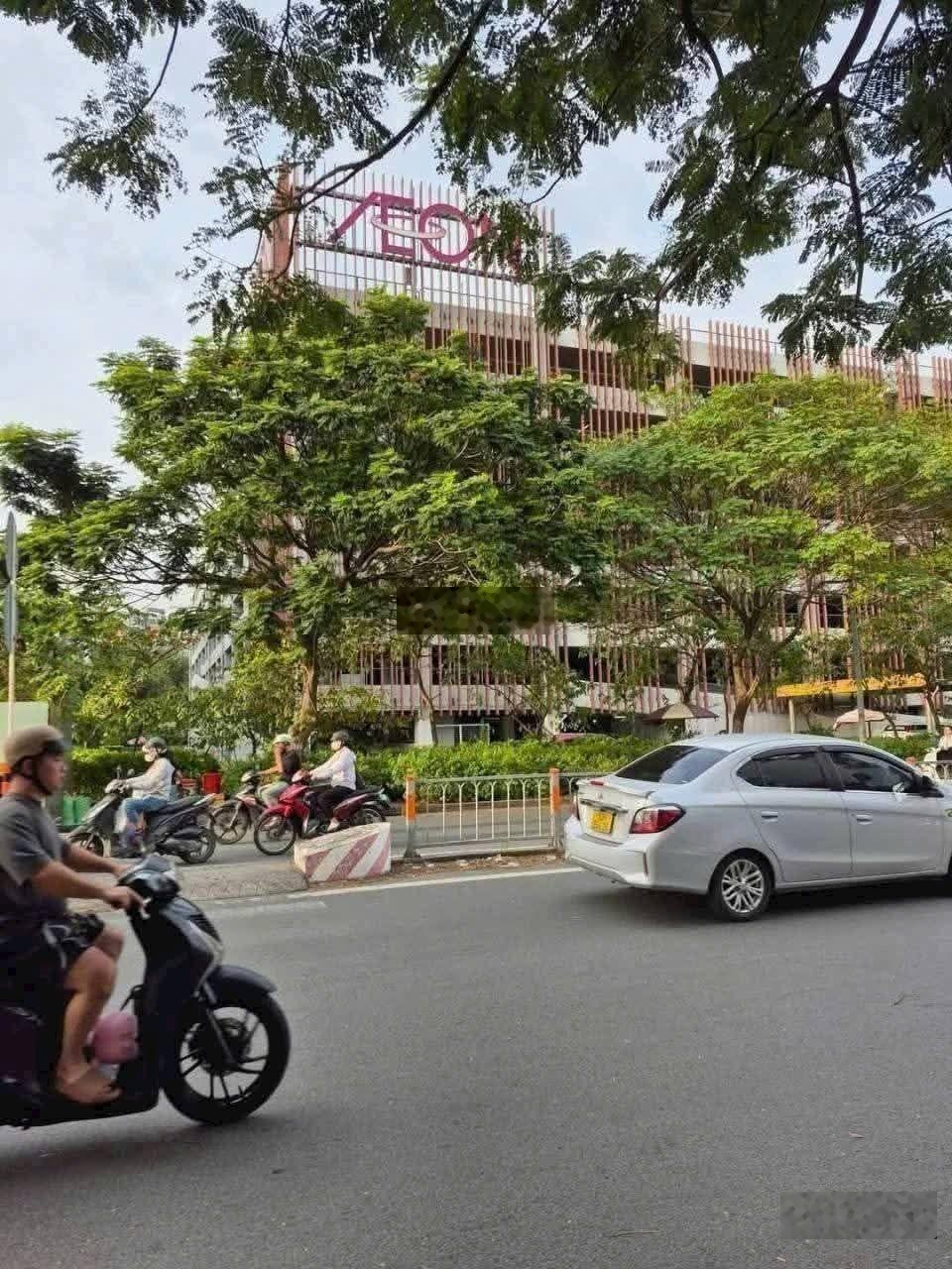 Cần bán mặt tiền Bờ Bao Tân Thắng, nhà 1 trệt 3 lầu, 4mx20m