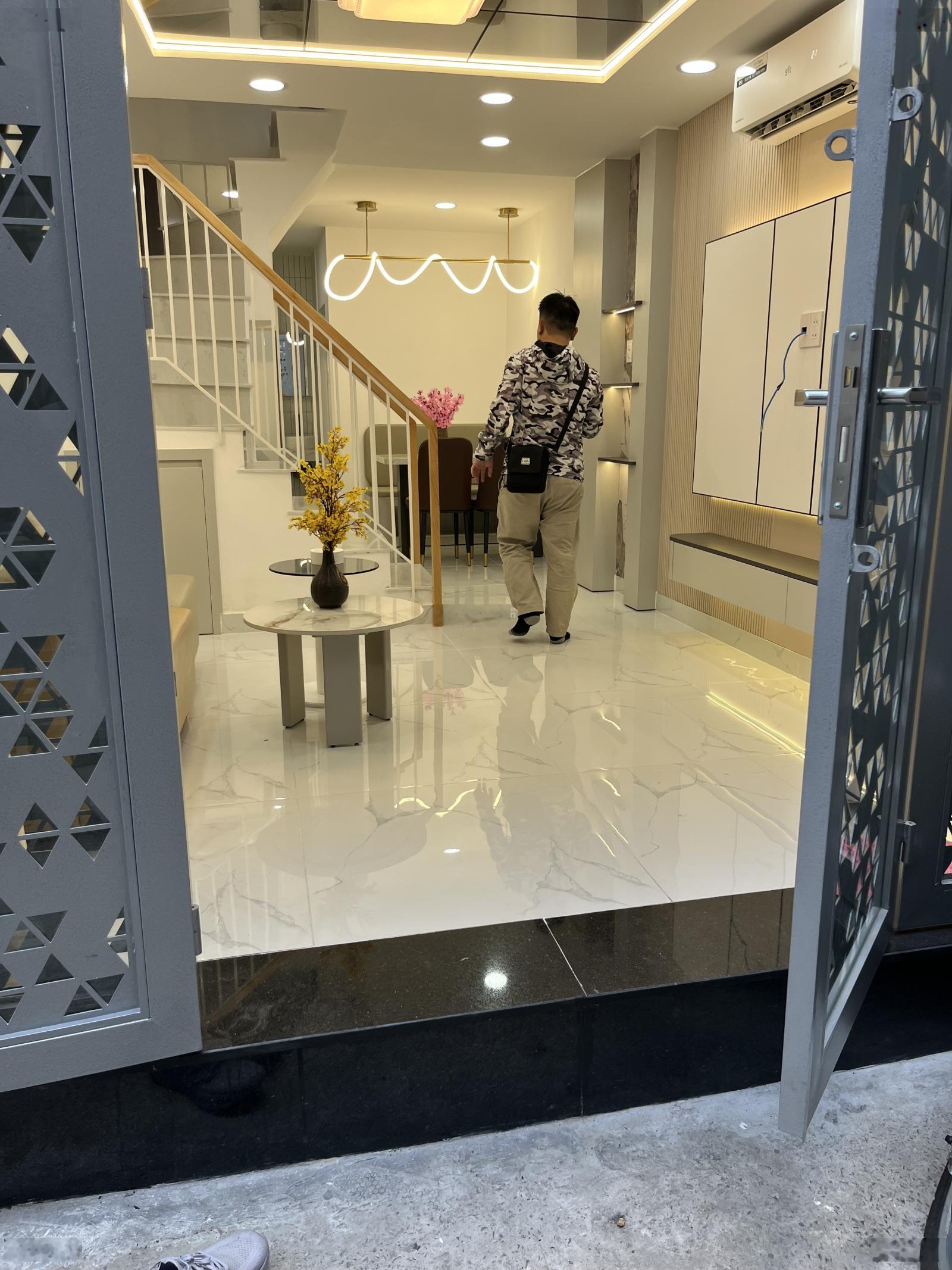 Thành Thái, Q10, HXH, 5 tầng, 30m2, 8,3 tỷ.