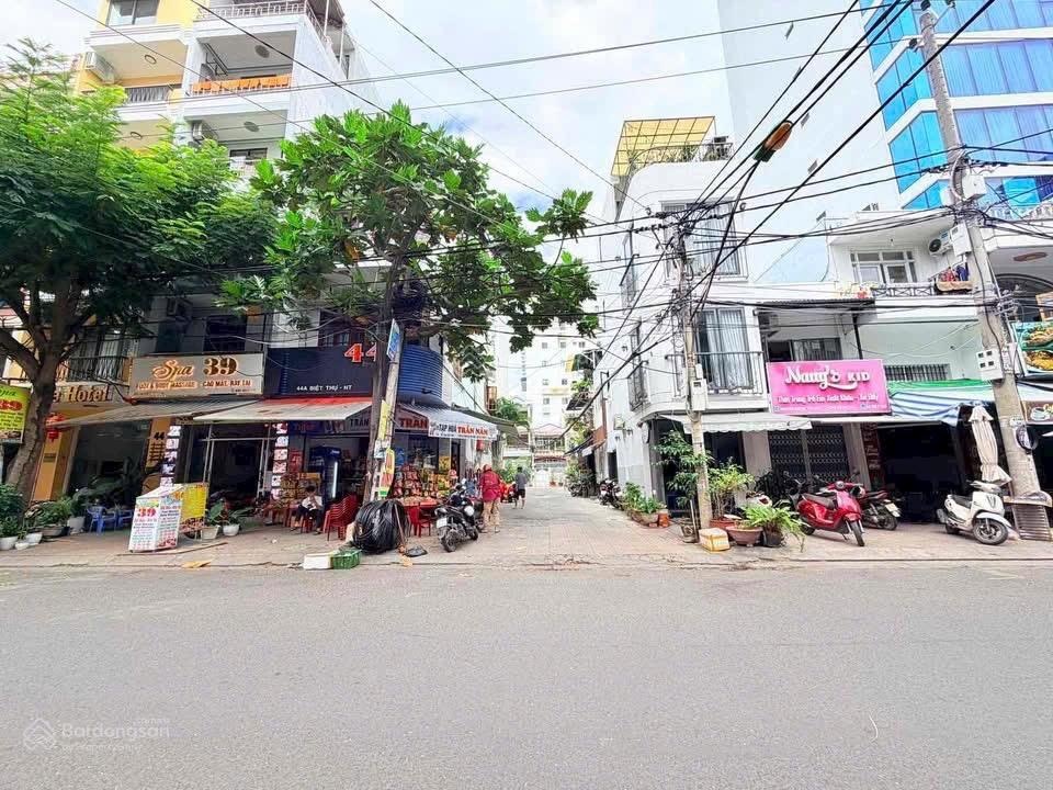 Chỉ 4,6 tỷ sở hữu nhà hẻm ô tô 7met đường biệt thự khu phố tây nha trang, cách biển 200met