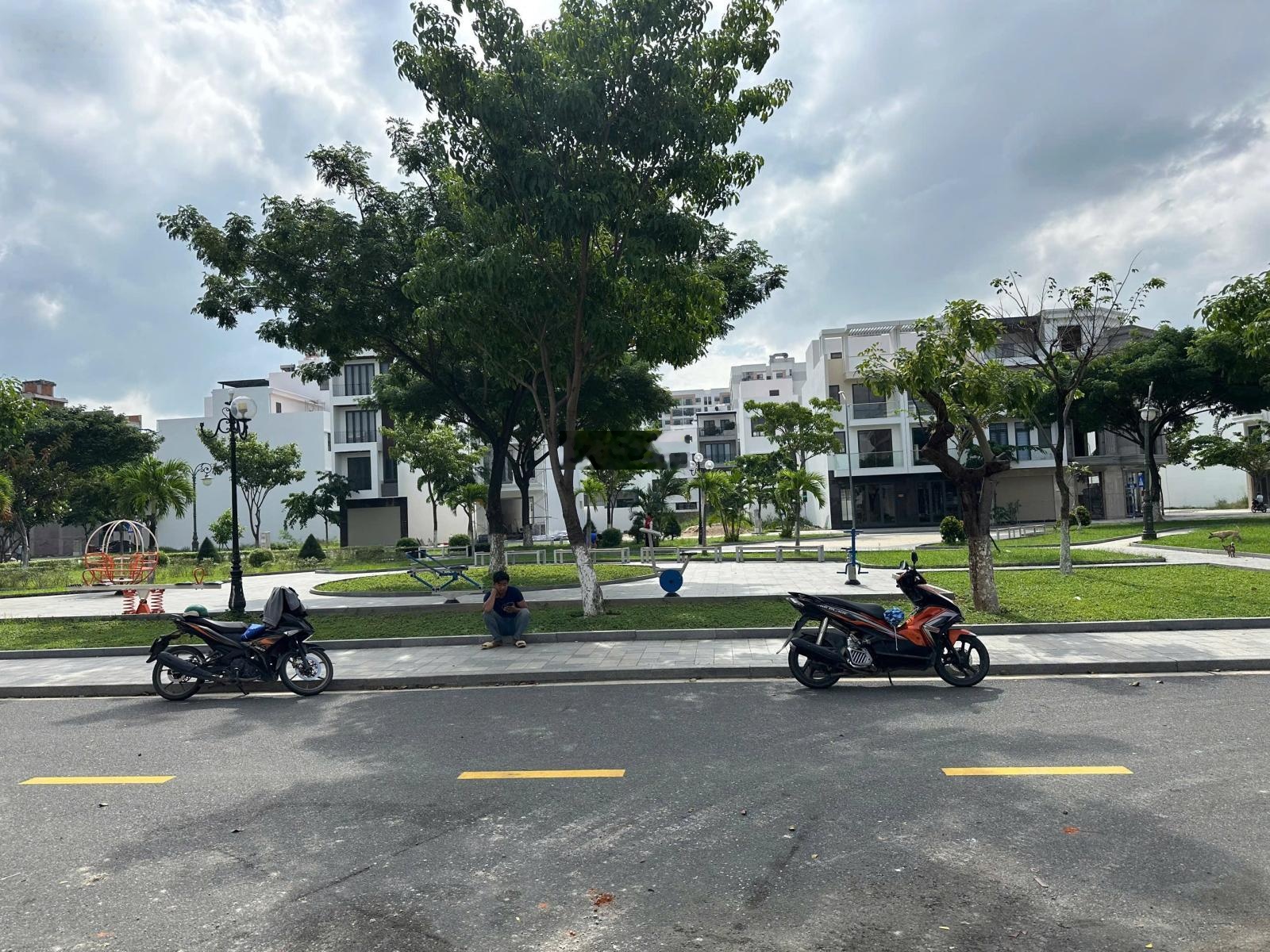 Chính chủ bán nhanh trước tết lô đối diện công viên đường B7 VCN Phước Long 2