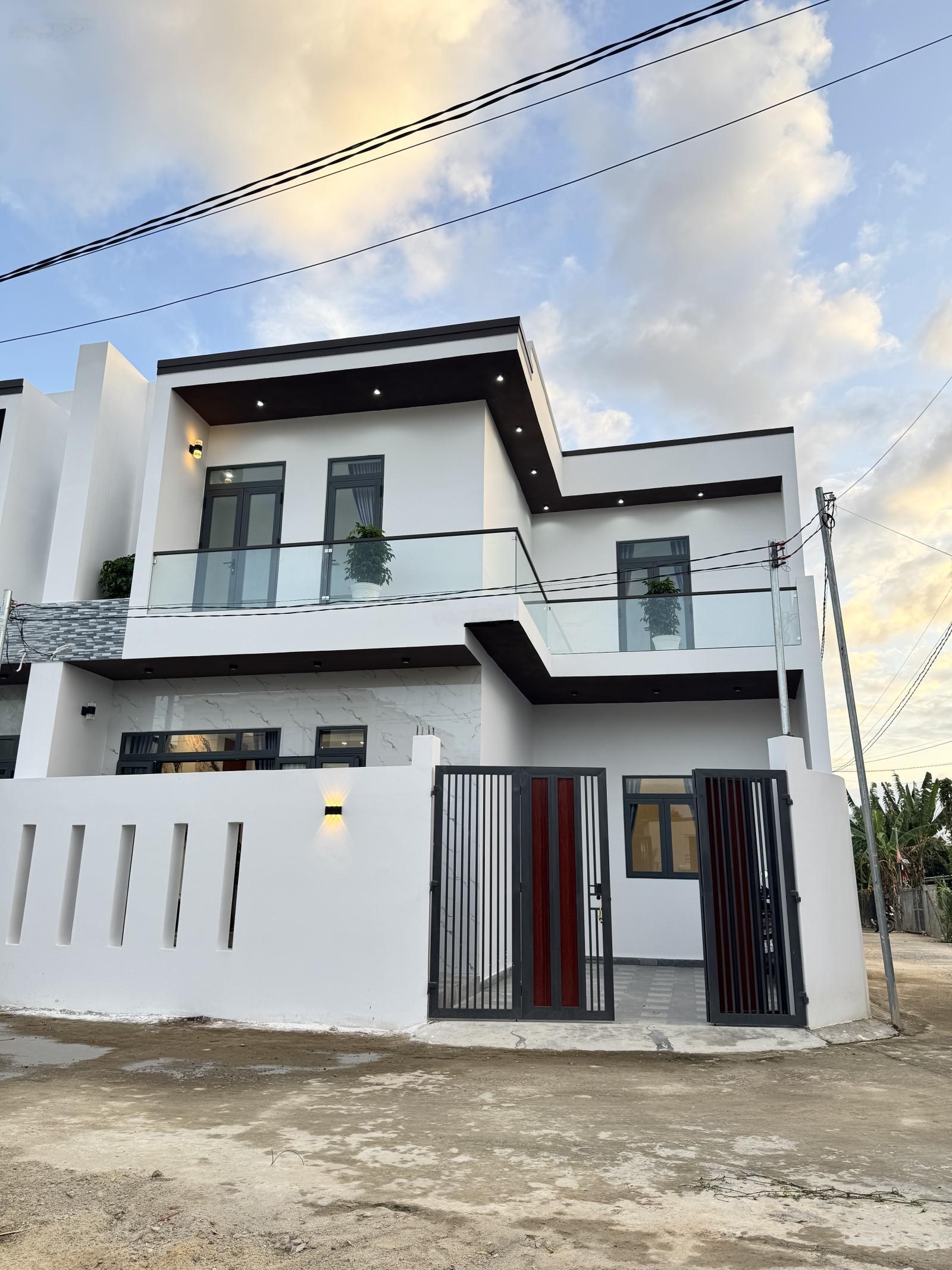 Nhà Mới Diên Toàn Gần Khu TĐC Ngang 8m Có Gara Ô tô trong nhà