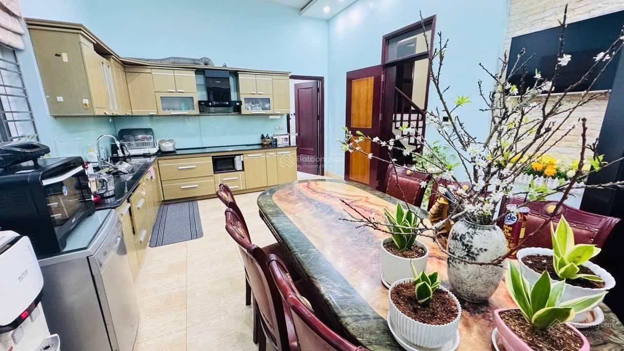 Biệt thự tuyến 2 Phạm Văn Đồng (khu Sao Đỏ) - 400m2 - ngang 20m - 3,5 tầng - giá 26 tỷ