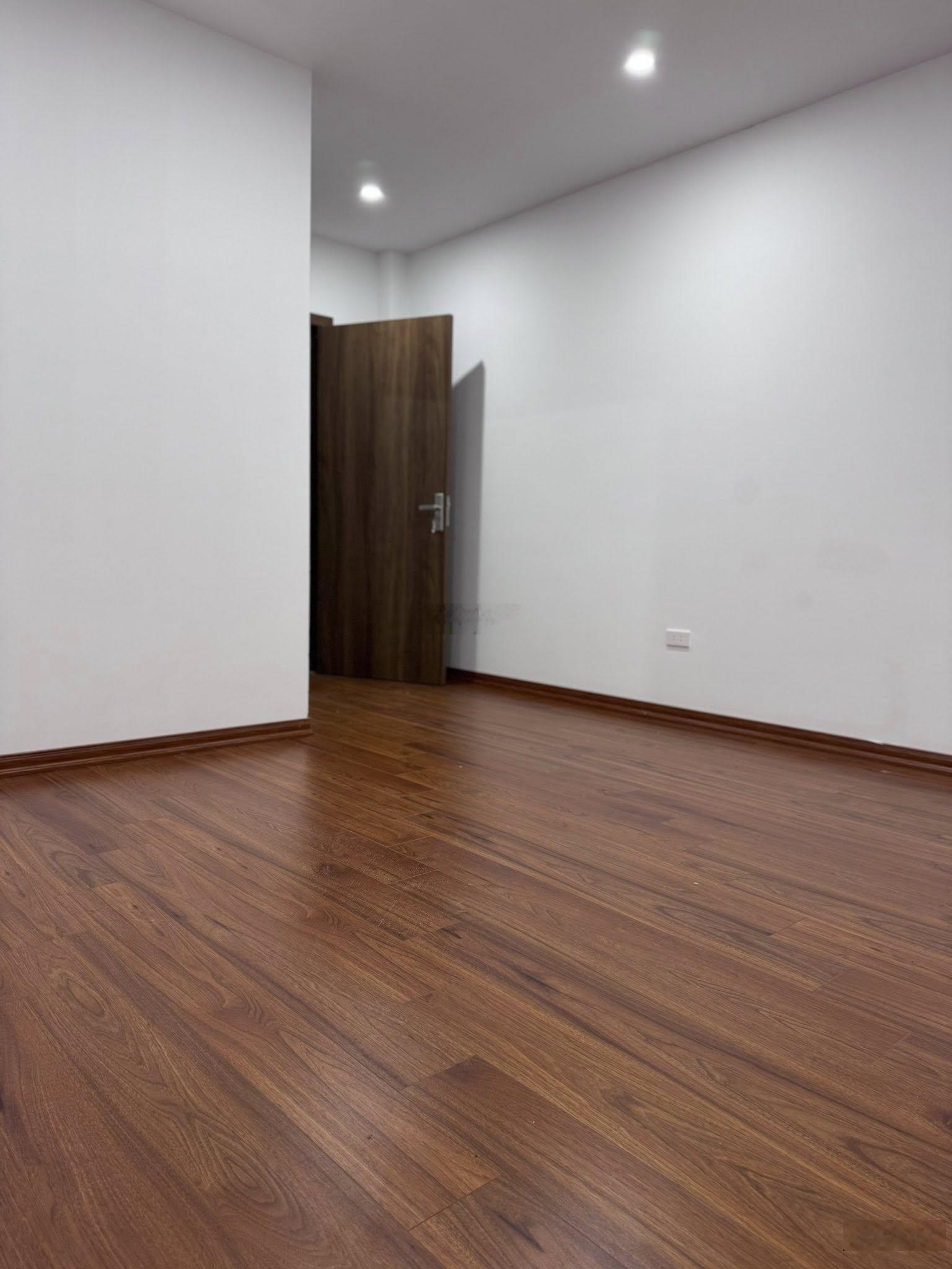 Chỉ 8,7 tỷ để sở hữu nhà mới 37m nằm ngay trung tâm quận nam từ liêm sát ngay khách sạn jw marriot.