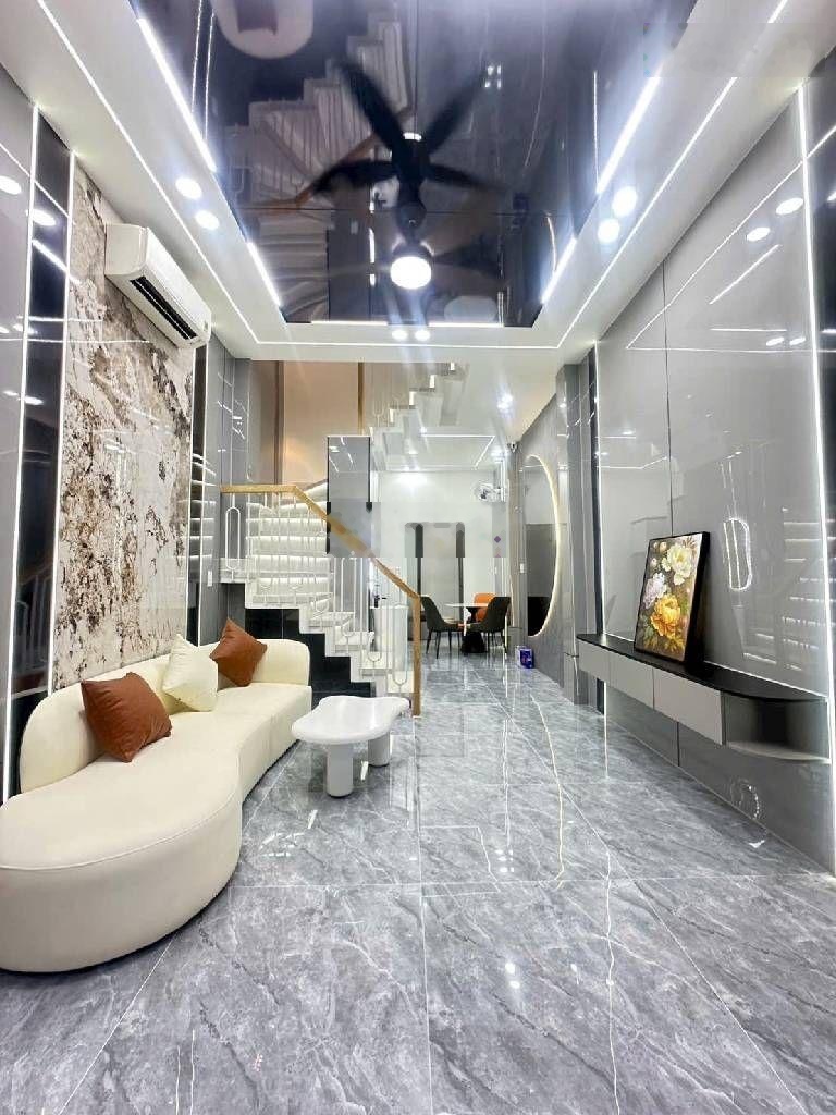 Ô tô chạy qua cửa nhà - 3 ngủ - tặng nội thất mới - ngay emart phan huy ích - nhỉnh 5 đồng