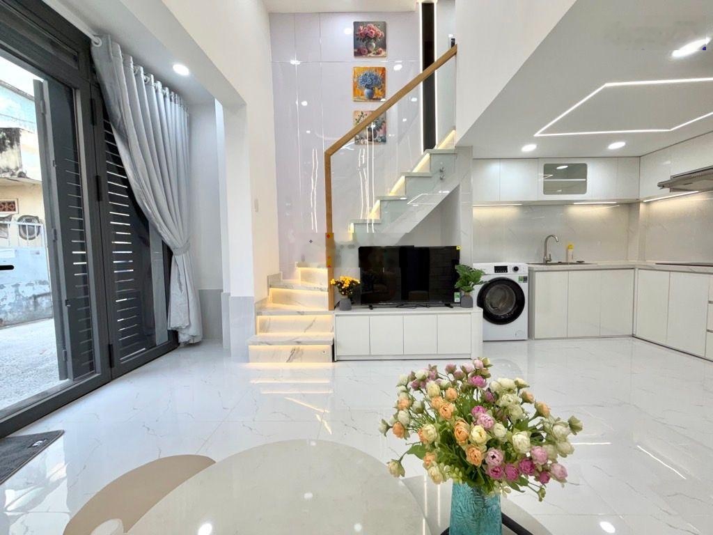 Hẻm xe hơi 7mhẻm xe hơi 7m, phan văn trị bình thạnh, nhà đẹp 3 tầng 4pn, dt 4,5x10m, 45m2 chỉ 6,xtỷ