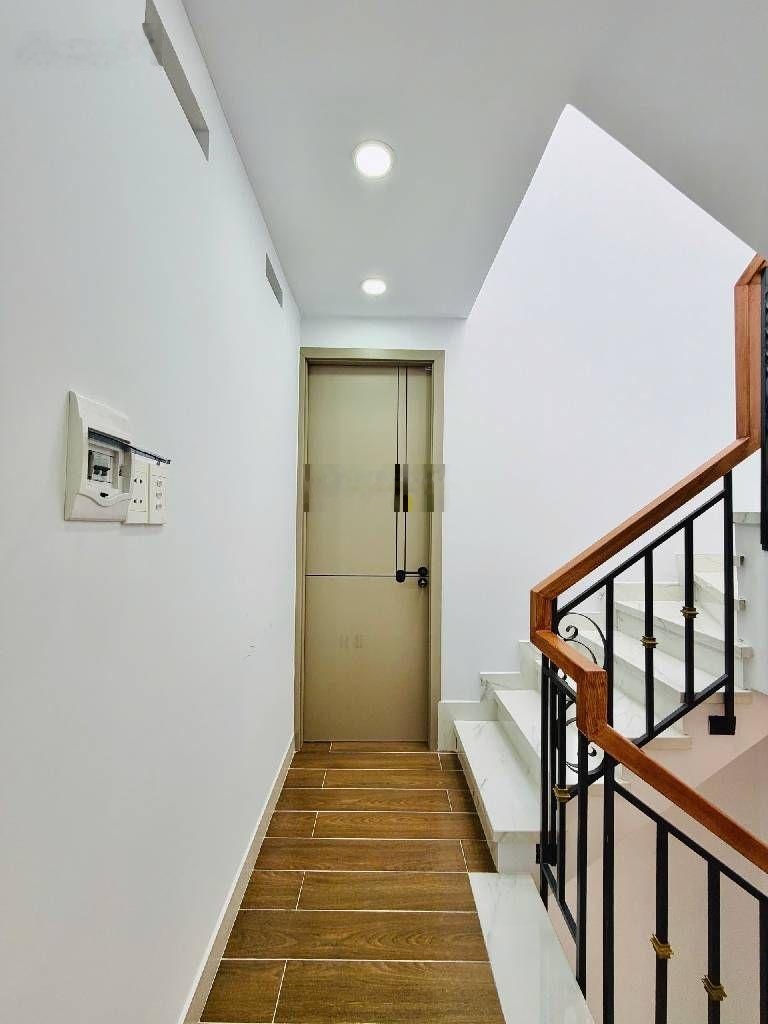 Bán nhà full nội thất xịn HXH Dương Quảng Hàm, 40m2, 5 tầng BTCT, cho thuê 20tr/tháng, 6,68 tỷ