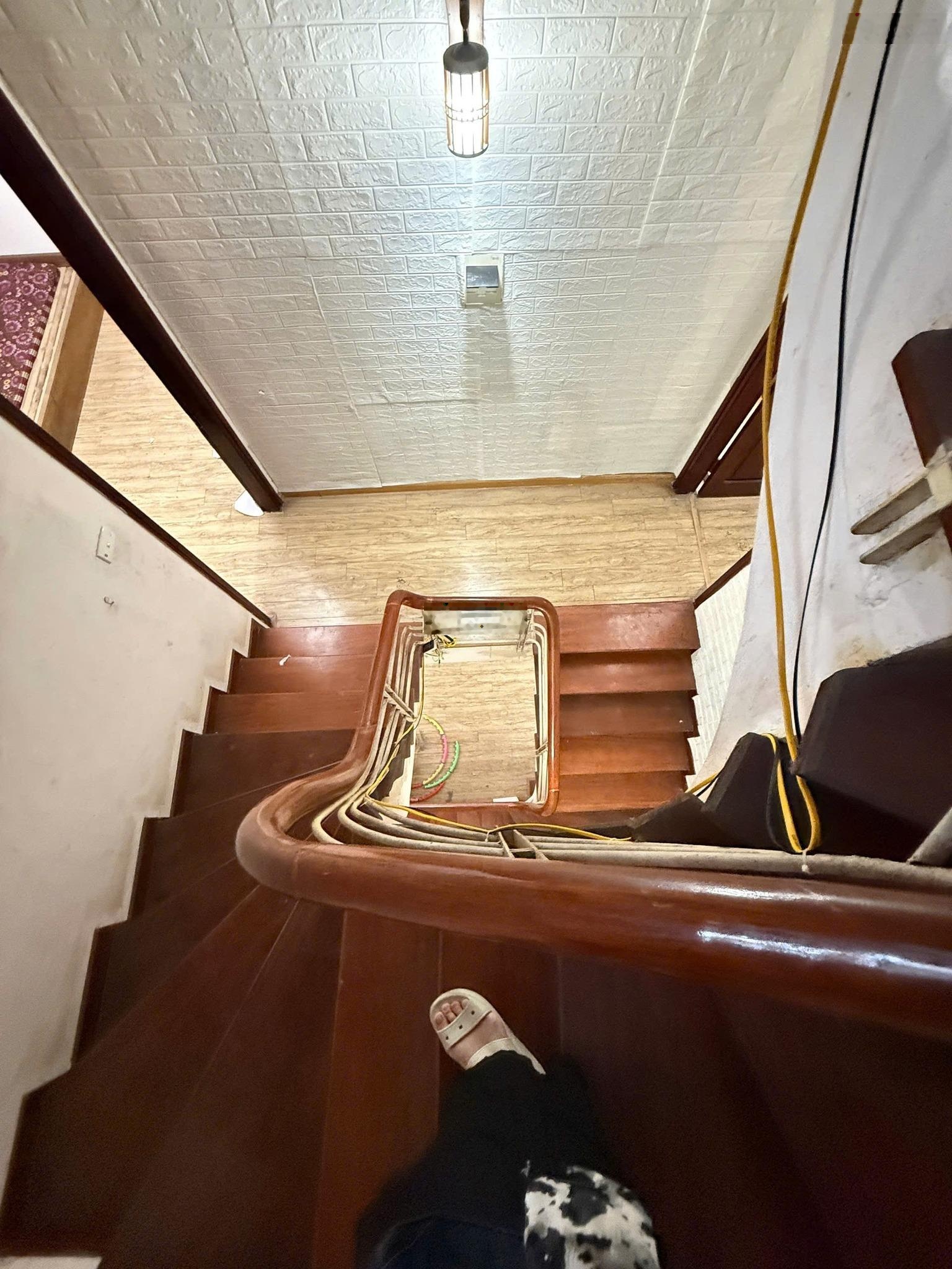 Bán nhà phân lô quận hai bà trưng ô tô tránh dòng tiền 400tr/năm . giá chào 20 tỷ có tl.