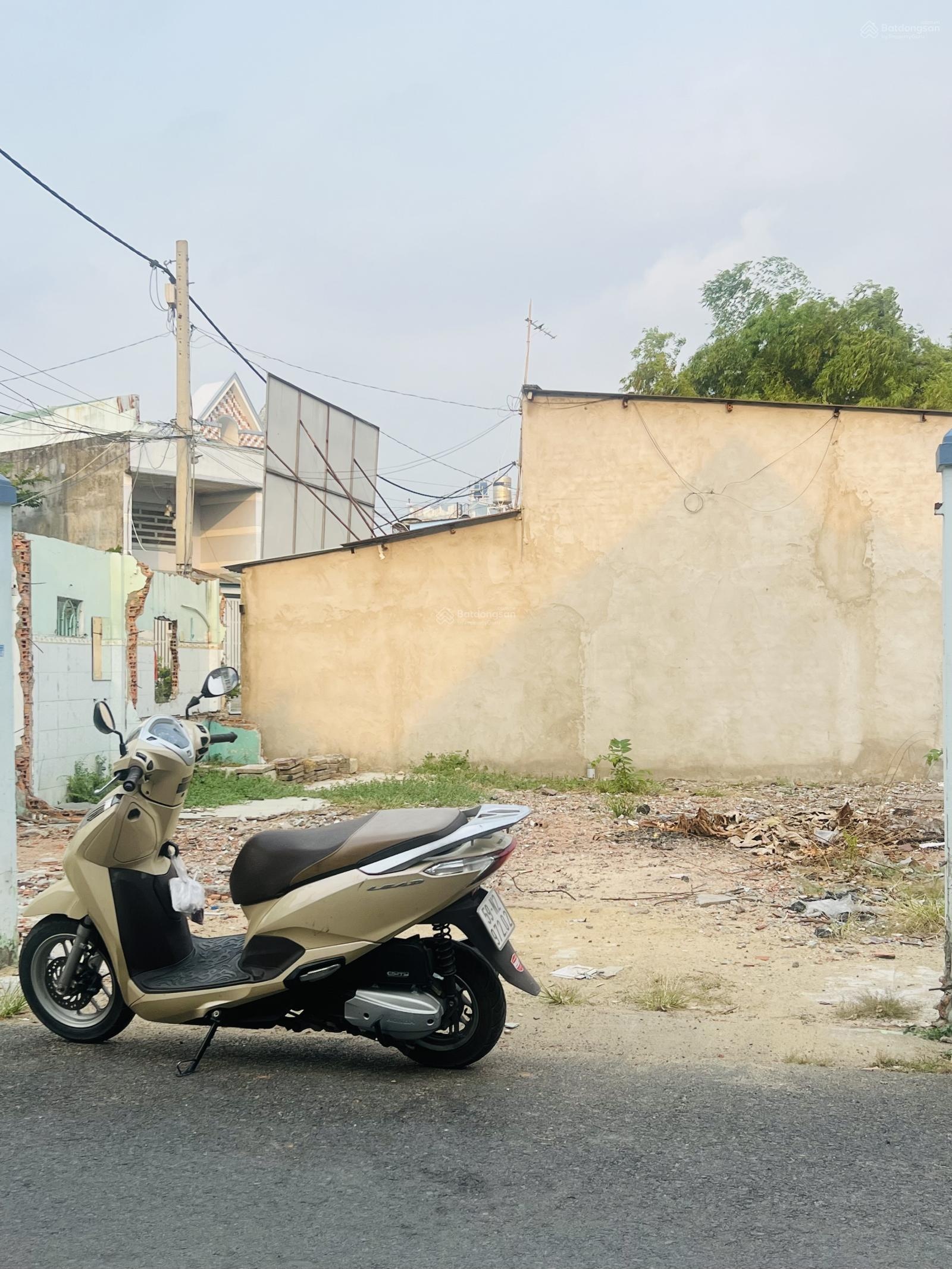 Chỉ 3,15 tỷ bán đất 70m2 ngay thị trấn hóc môn , đường xe tải thông , sổ hồng riêng , khu dân cư .