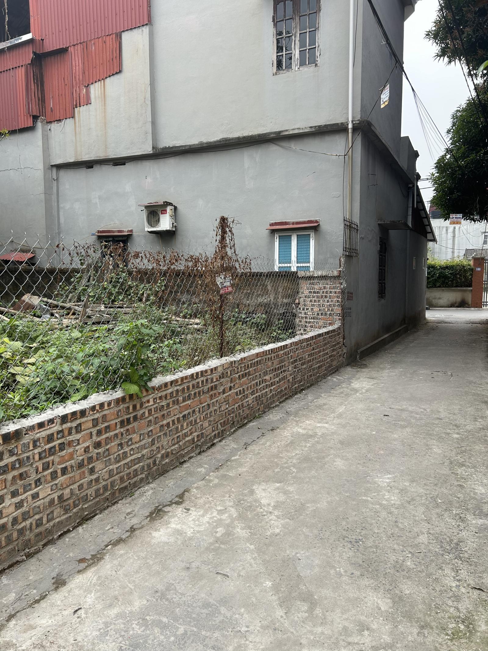 Mảnh đất đẹp tại kiêu kỵ gia lâm-diện tích 100m2-vuông vắn-ngay sát vin 1-vị trí siêu đẹp oto 4c đỗ