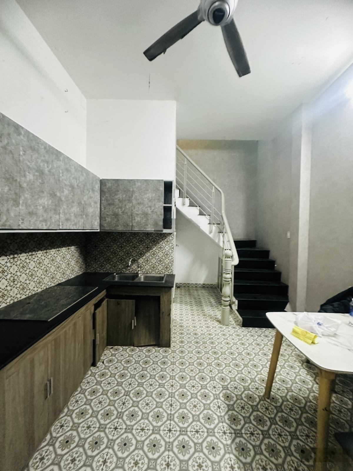 Cần B.án nhà Tân Bình chỉ 6.6Ty, cách sân bay 3 phút, ô tô đậu cửa. chủ mới giảm 1Ty gấp bán.