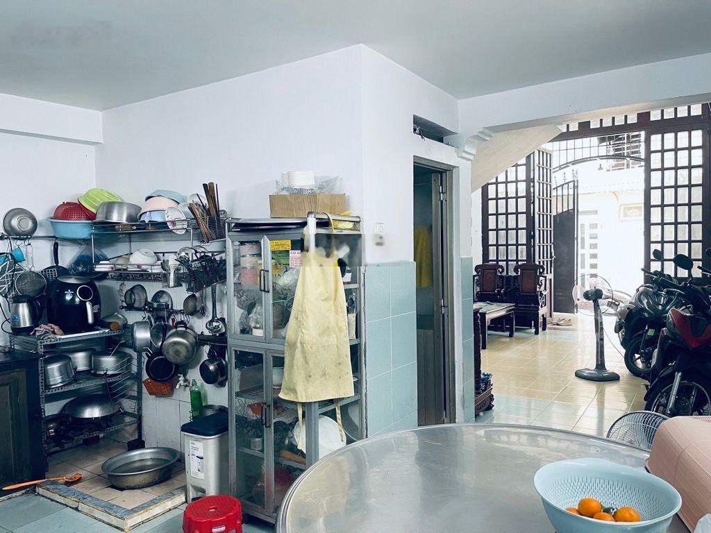 Chỉ 8.9 tỷ 57m 4 tầng btct hẻm thông gần nhà ga t3 tân bình