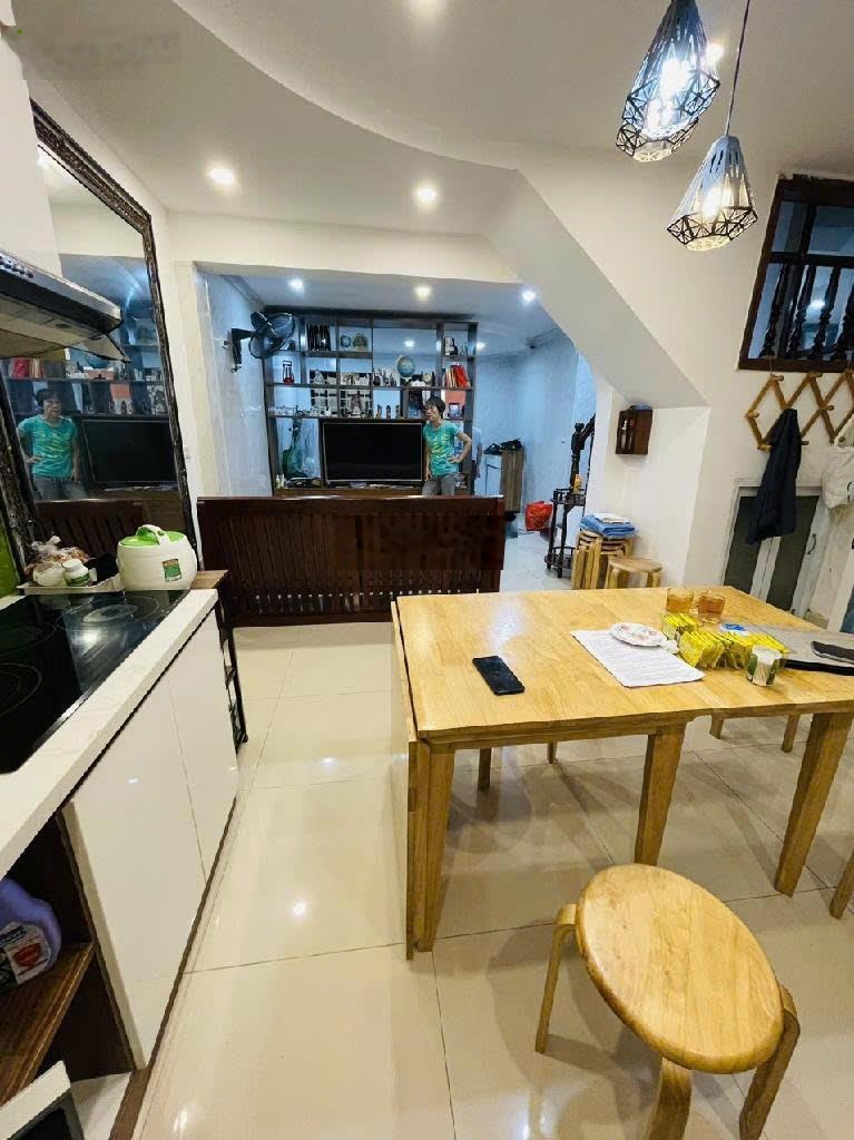 13.5 TỶ - Nhà đẹp, vị trí đắc địa, vài phút ra đã lên đến TT thủ đô Hà Nội, GT cực kỳ thuận tiện.