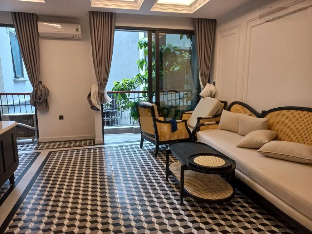 Chỉ nhỉnh 30 tỷ có ngay 245m2 phố Lạc Long Quân, ô tô quay được cả trong nhà, gần ngã 4, gần Hồ Tây