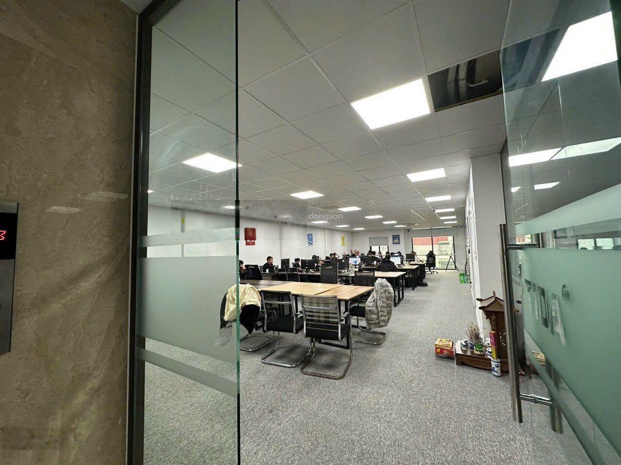 Cho thuê văn phòng toà VEAM phố Lạc Long Quân 70m2, 200m2, 300m2, 400m2, giá 140 nghìn/m2/th