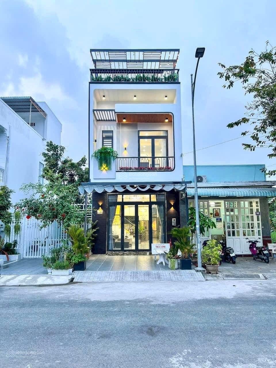 Bán Nhà Phố Hiện Đại 2 Tầng - Trung Tâm Thủ Dầu Một - Giá Cực Tốt