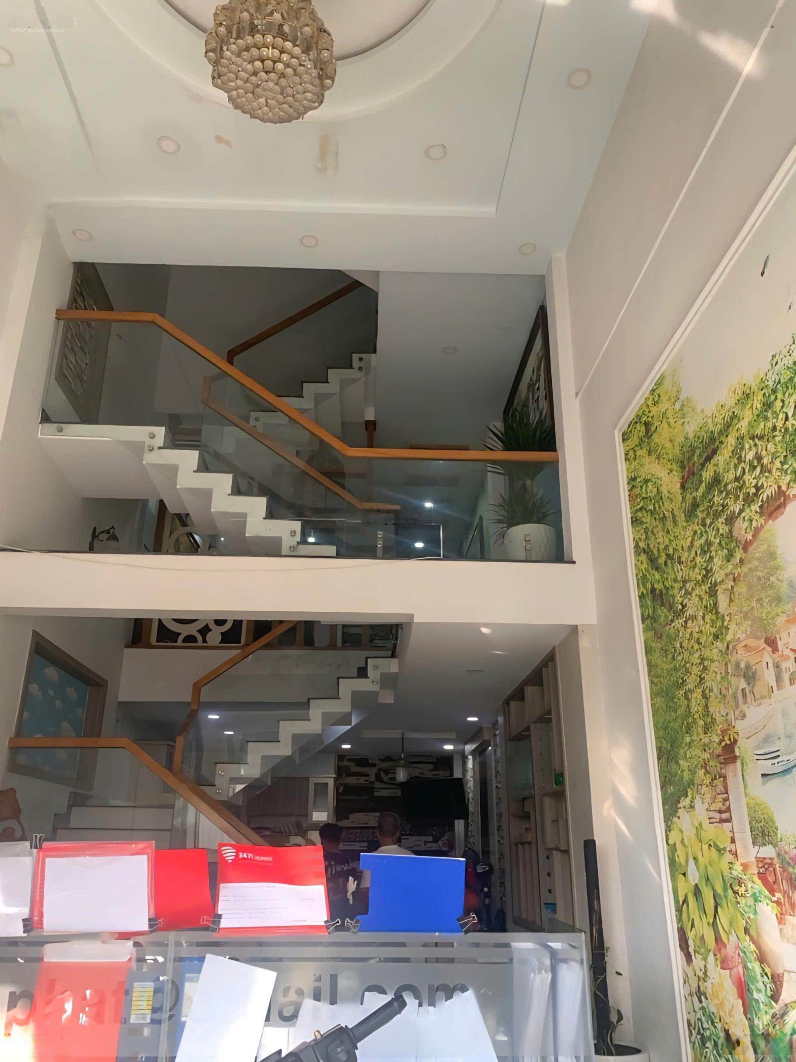 Bán nhà Tân Bình, 5 tầng, 60m2, vài bước ra Trường Chinh, HXH, nhà đúc, an ninh, chỉ vài bước ra MT