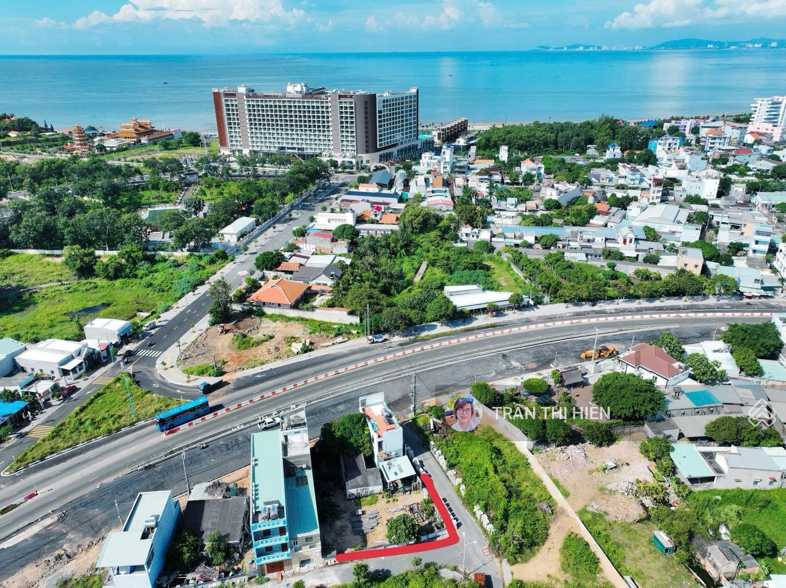 Lô góc 2 mặt tiền ngay đường Nguyễn Tất Thành - Long Hải - cách bãi tắm Charm Resort 500m - 13x23m