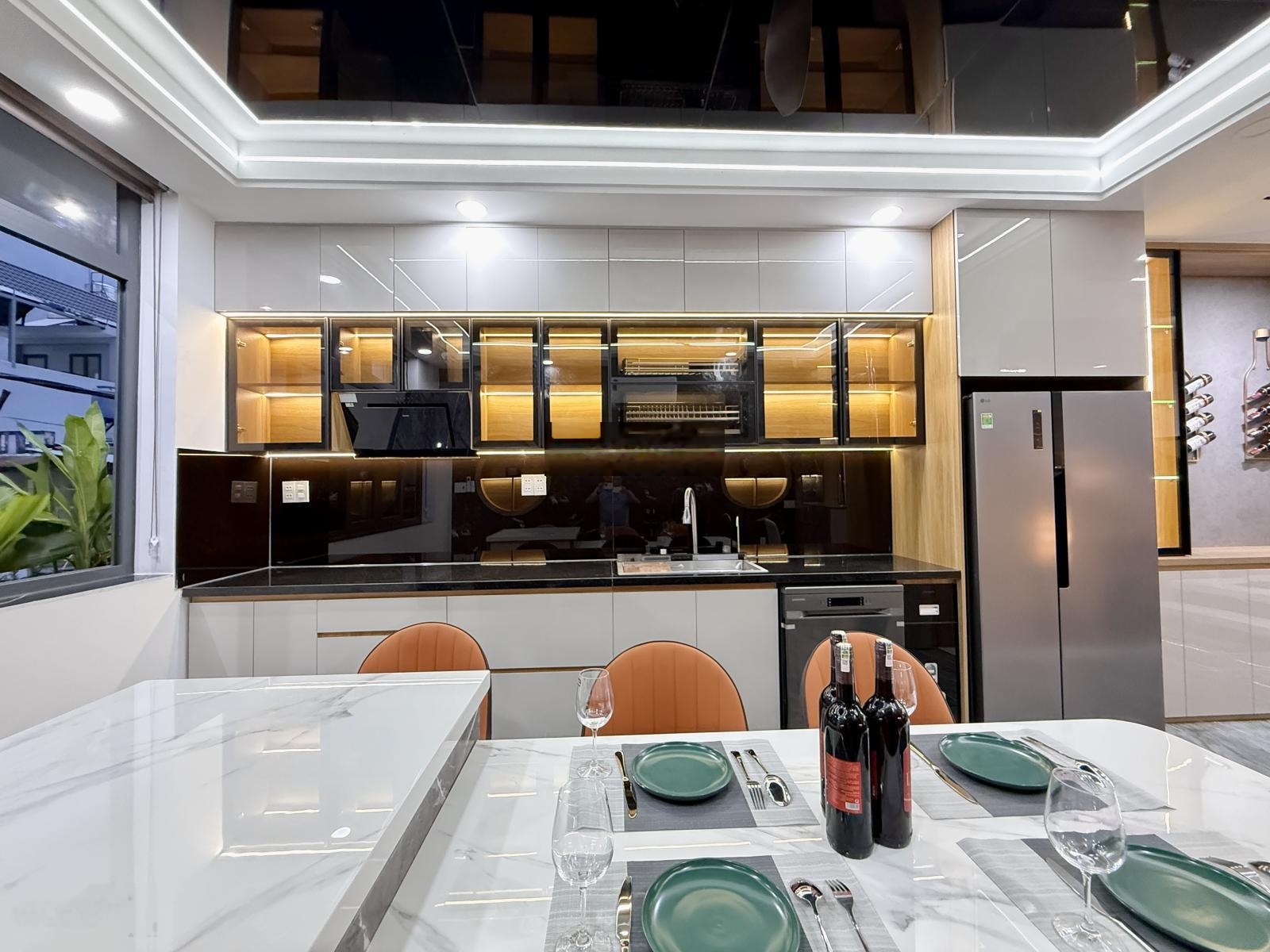 Nhà Sẹc ngắn đường Thạnh Xuân 25, DT:4x15M, Lửng, 3Lầu, 4PN, Gara ôtô, sân thượng, P.thờ, hướng ĐN