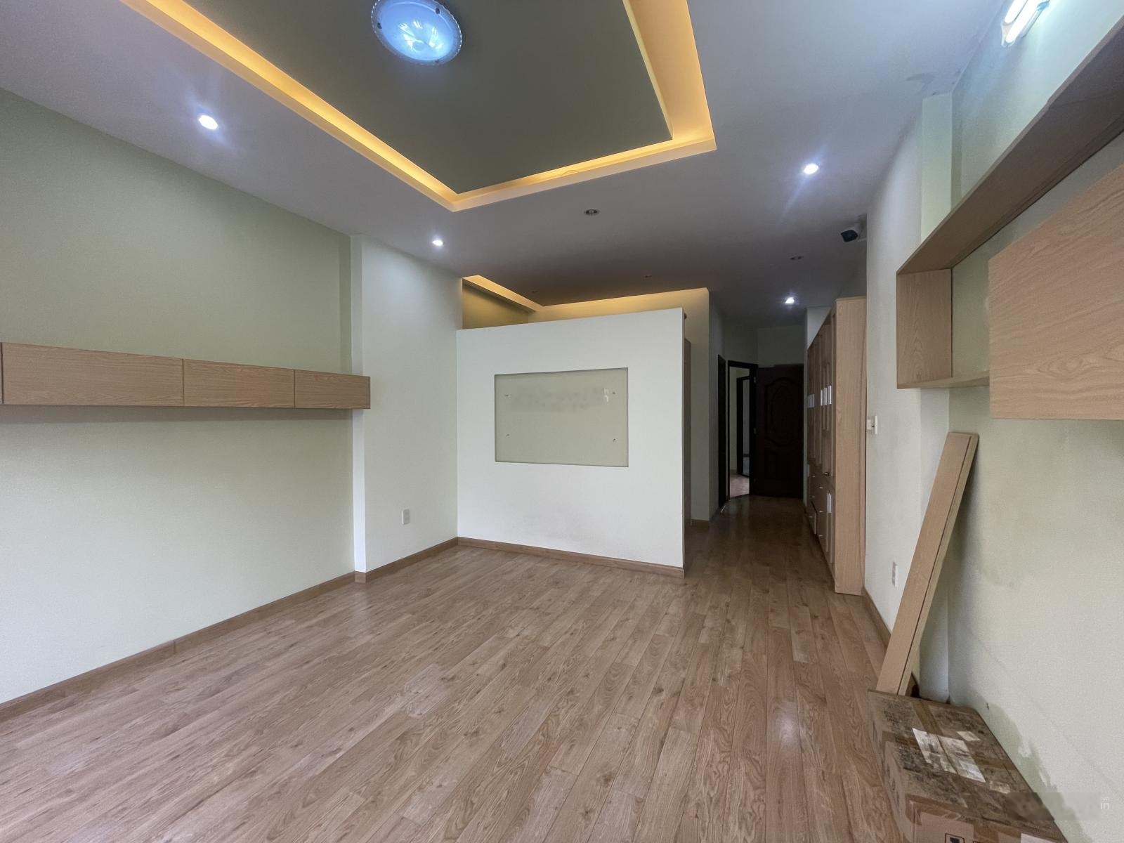 Nhà nguyên căn mặt tiền khu Cao Lỗ P4 Q8. - Diện tích: 4m x 20m.