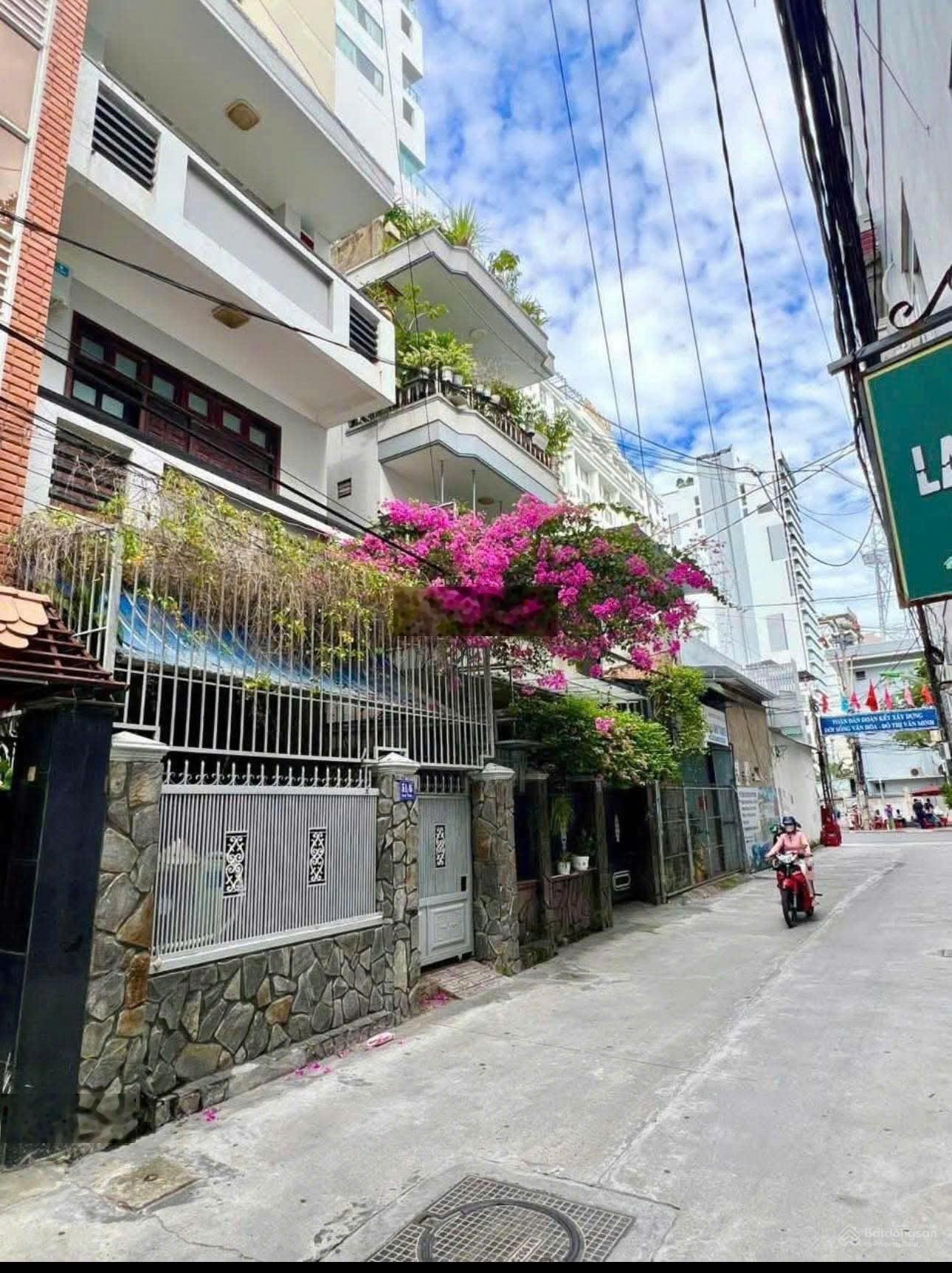 Bán nhà vị trí đẹp đường Tuệ Tĩnh Nha Trang, cách biển 200m hướng đông, đường 5m ô tô tránh nhau