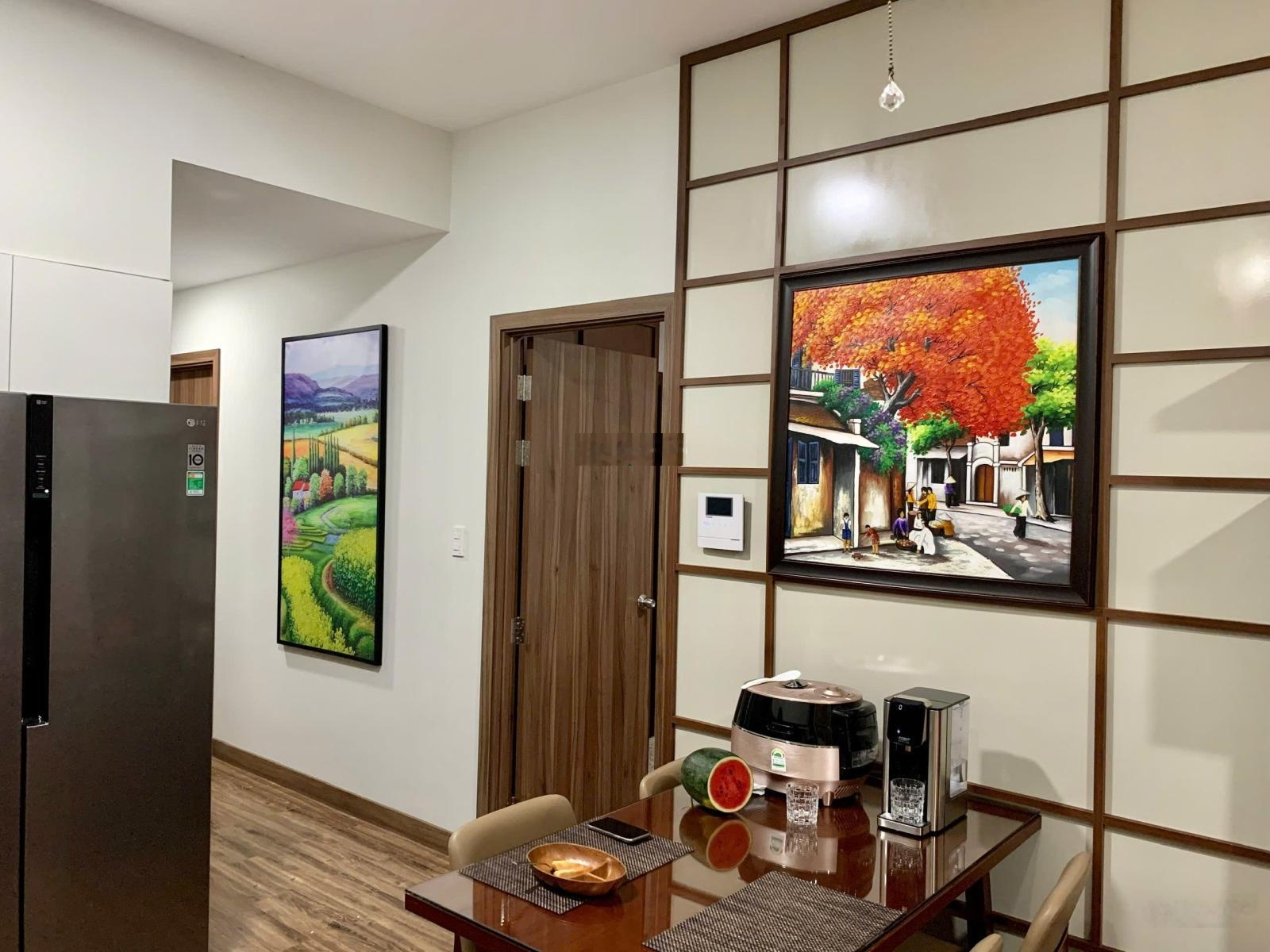 Bán căn 72m2 2PN 2WC BC, view Bitexco - thành phố, tặng nội thất dính tường