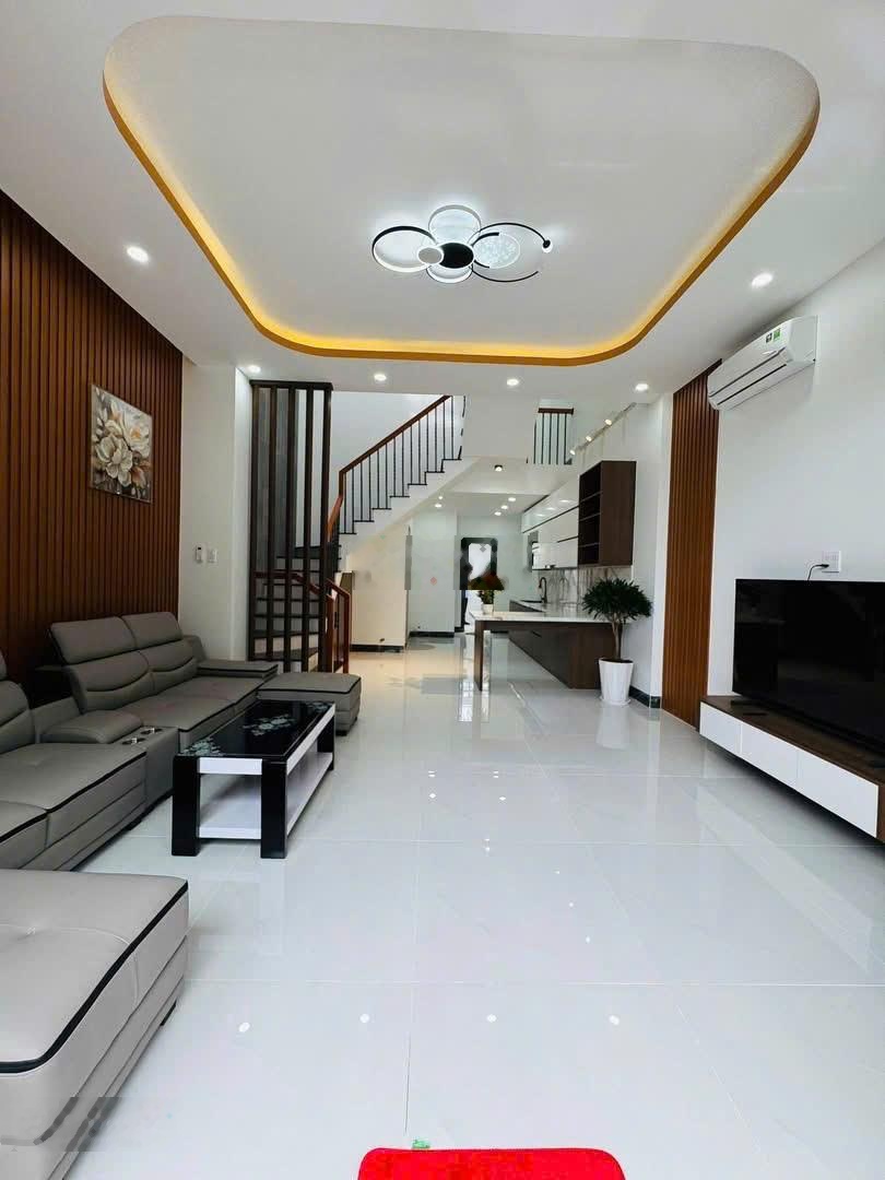 Định cư mỹ chính chủ cần bán nhanh nhà 2 lầu mới chưa ở ngày nào. hỗ trợ ngân hàng. tặng nội thất