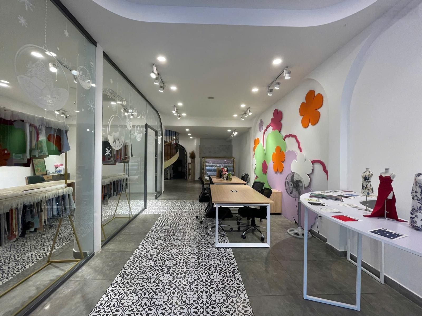 Cho thuê nhà mặt tiền đặng tất, phường tân định, quận 1 dt 9x25m trệt 1 lầu giá 75tr