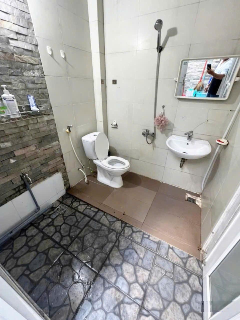 Cho thuê phòng mặt tiền kdc đại phúc, có lối đi riêng. nội thất cơ bản. giá: 4,5tr/tháng