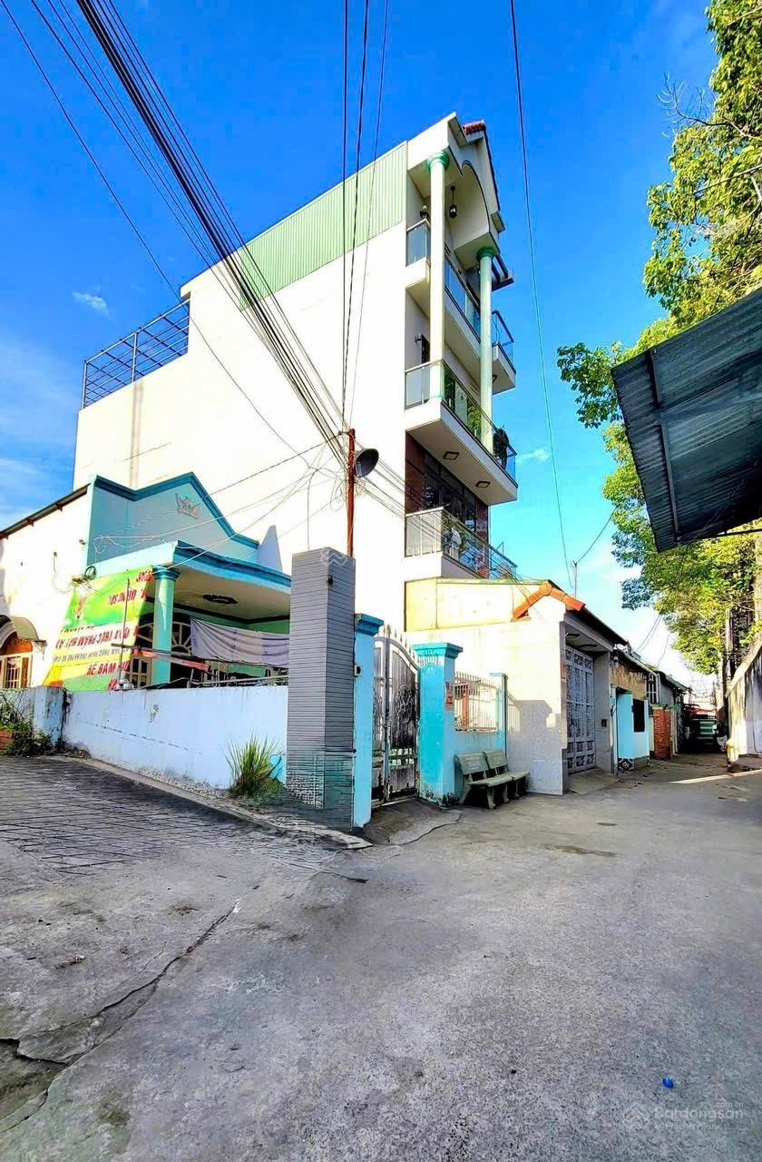 CC bán nhanh lô đất 1 sẹc đường số 6 Lò Lu, P. Trường Thạnh, Q9 DT: 110m2. Xây được 5 tầng