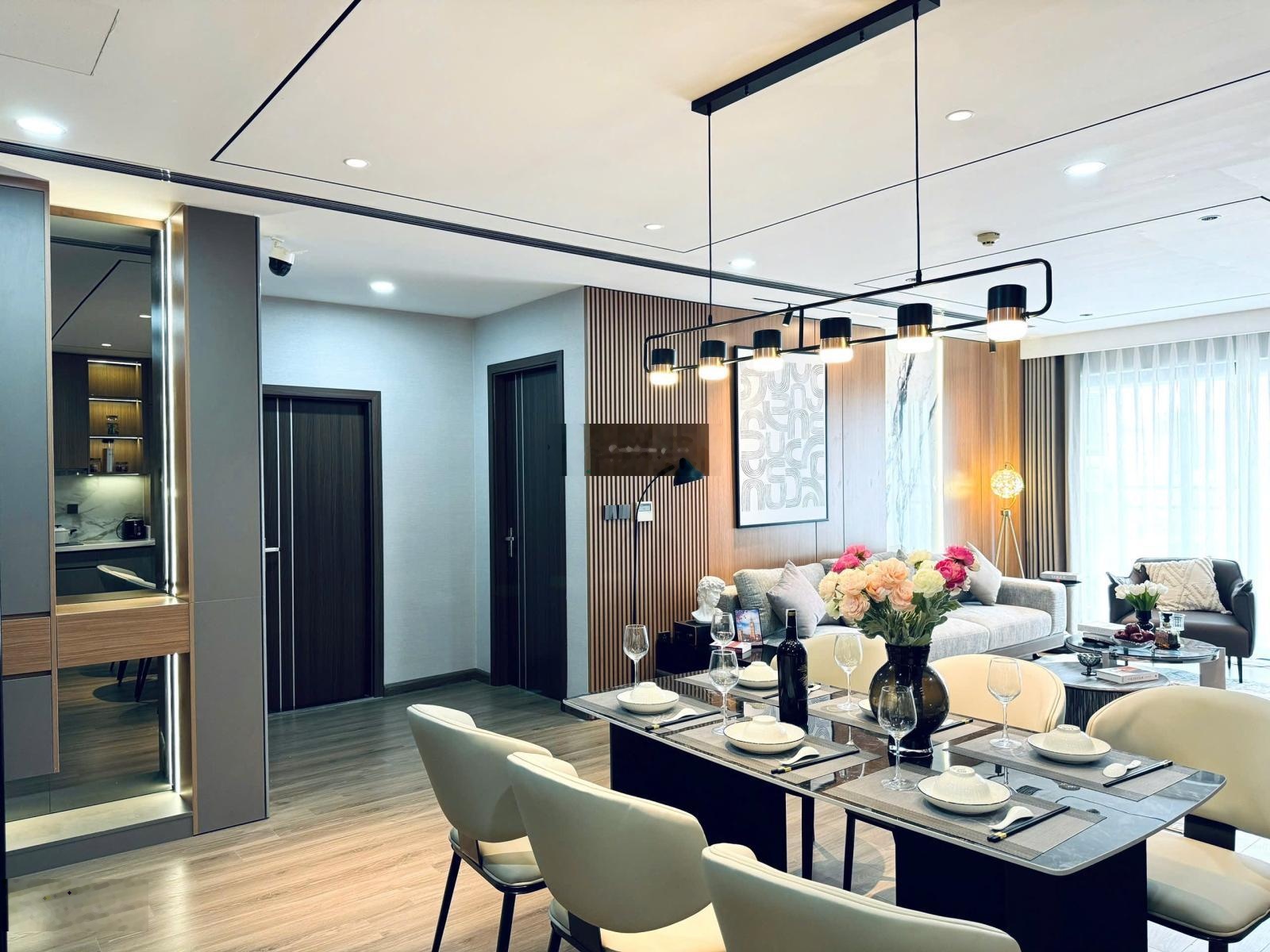 Không tiếp môi giới. Em chính chủ bán căn hộ tại Roman 73m2 - sẵn sổ- full đồ. Giá 6,4 tỷ 096850123