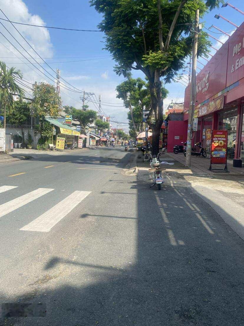 Lô đất thổ cư sổ hồng riêng, 70m2, ngang 5,5m. Giá bán 3,5 tỷ. Hẻm xe hơi ngay trung tâm Linh Xuân