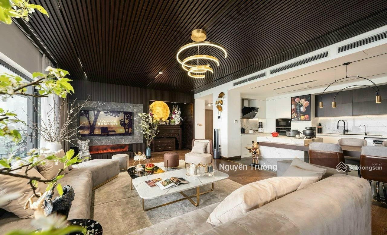 Hàng hot! Bán căn hộ 142m2, 4 phòng ngủ, 3VS, view cực đẹp, chung cư Golden Palace. Giá 10 tỷ