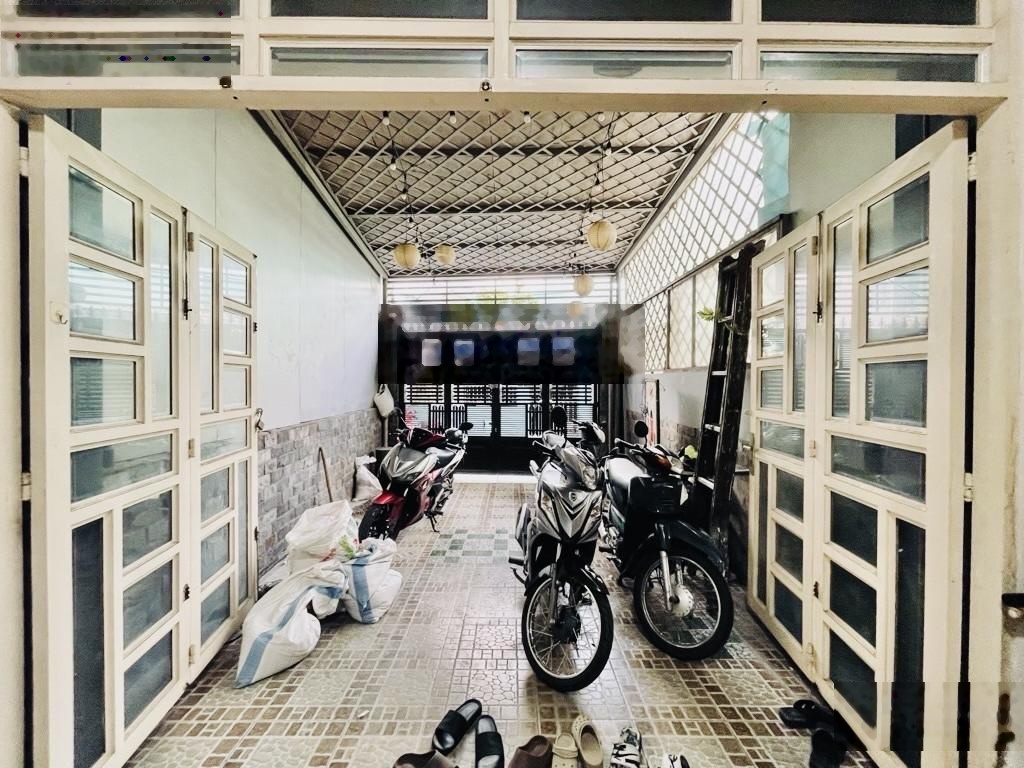 Gấp bán "12 Tỷ giảm về 9.4 Tỷ" (Chỉ 118tr/m2) - Bán gấp nhà 4 tầng 80m2 - Mặt tiền Trần Bình Trọng