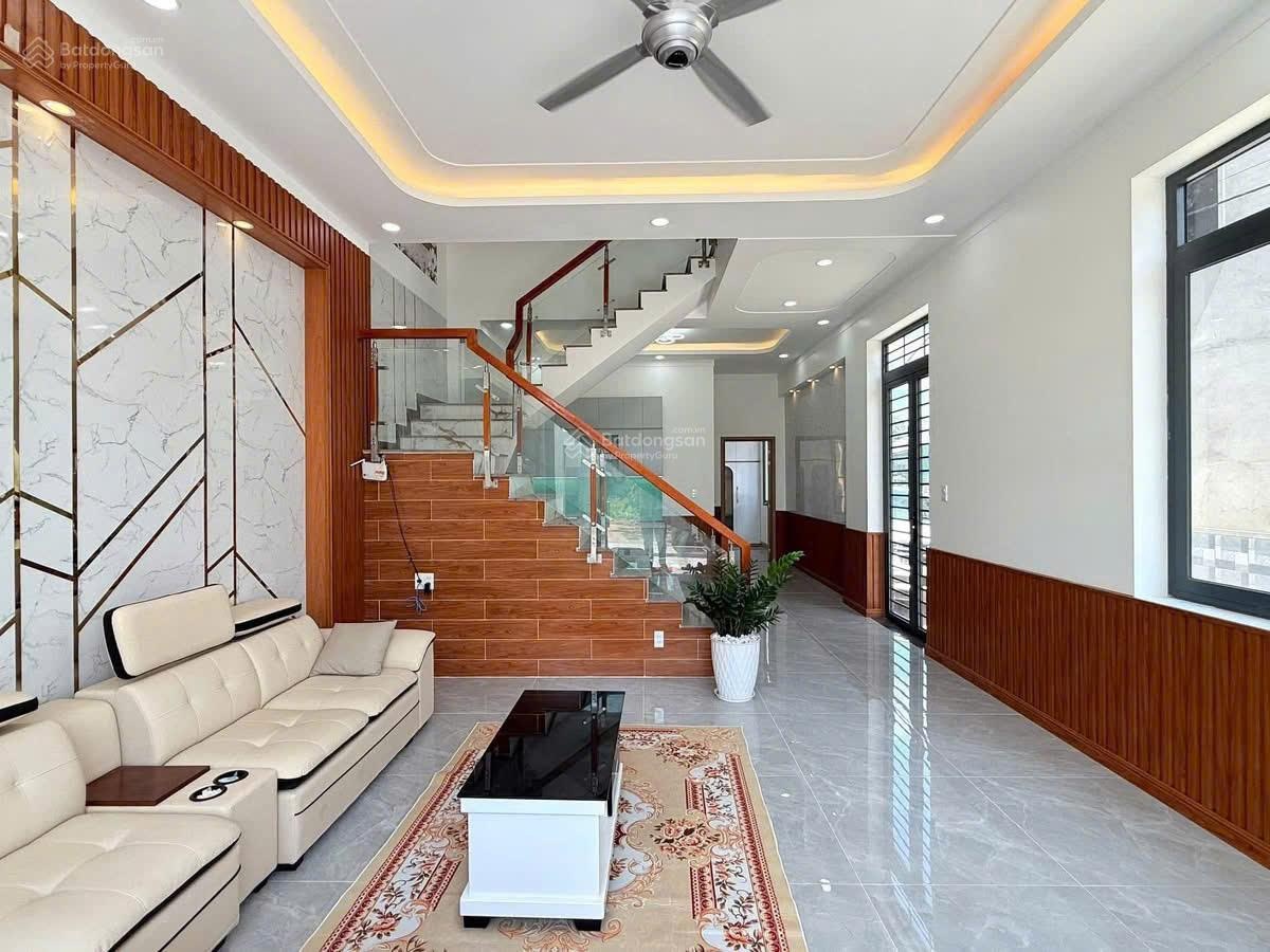 Không cần phải thuê mặt bằng nữa. Nhà cuối đường Đồng Khởi kinh doanh được trả trước chỉ 600 triệu