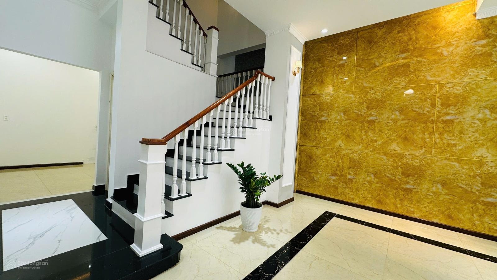 Bán nhà đẹp 4 tầng mặt tiền đường Lê Hồng Phong - Phường Nam Nha Trang