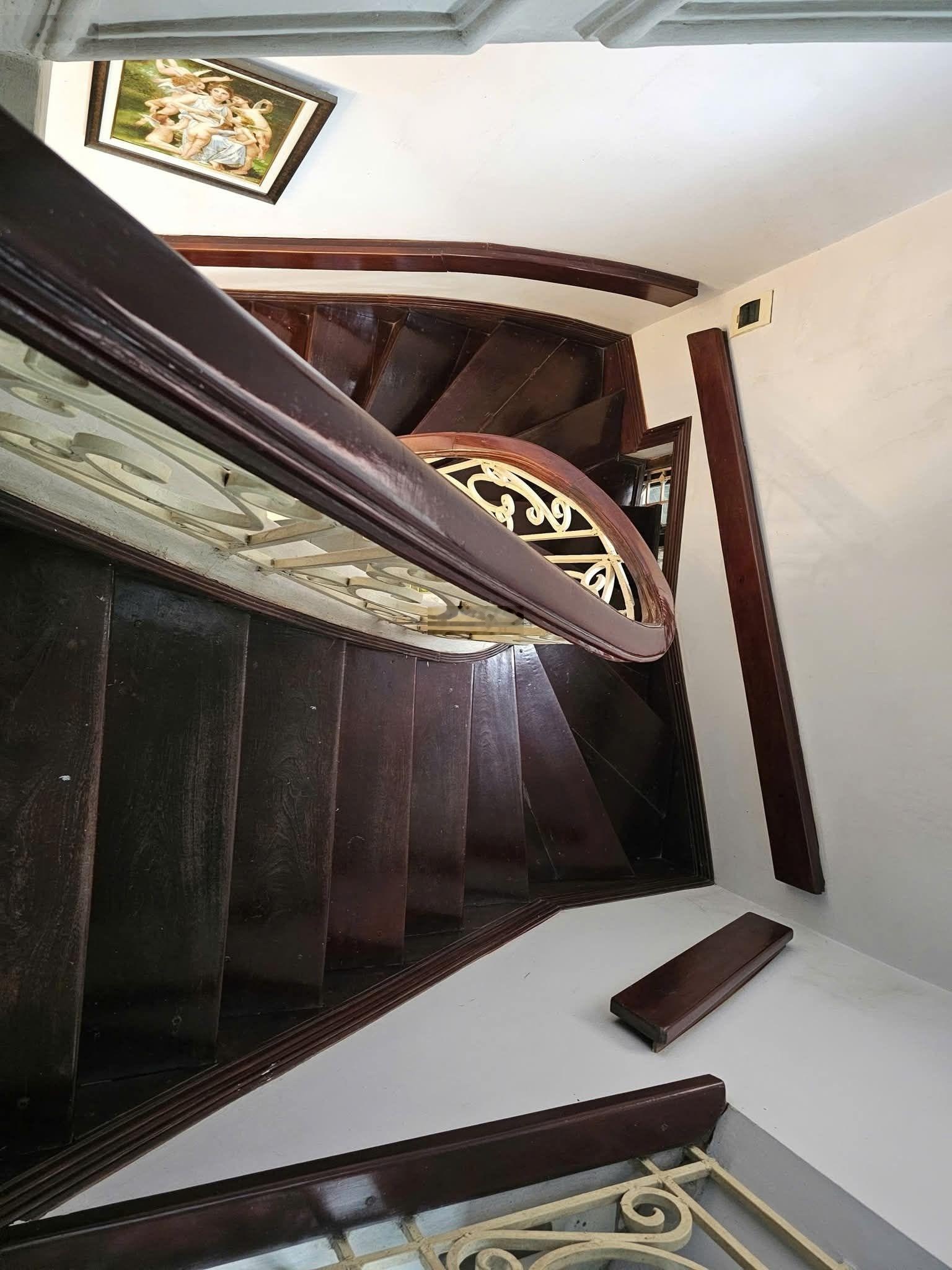 Bán nhà ngã tư Liễu Giai Đội Cấn - Nhà sân vườn hai mặt ngõ - Sân rộng - 10m ra ô tô - ngõ 3m thông