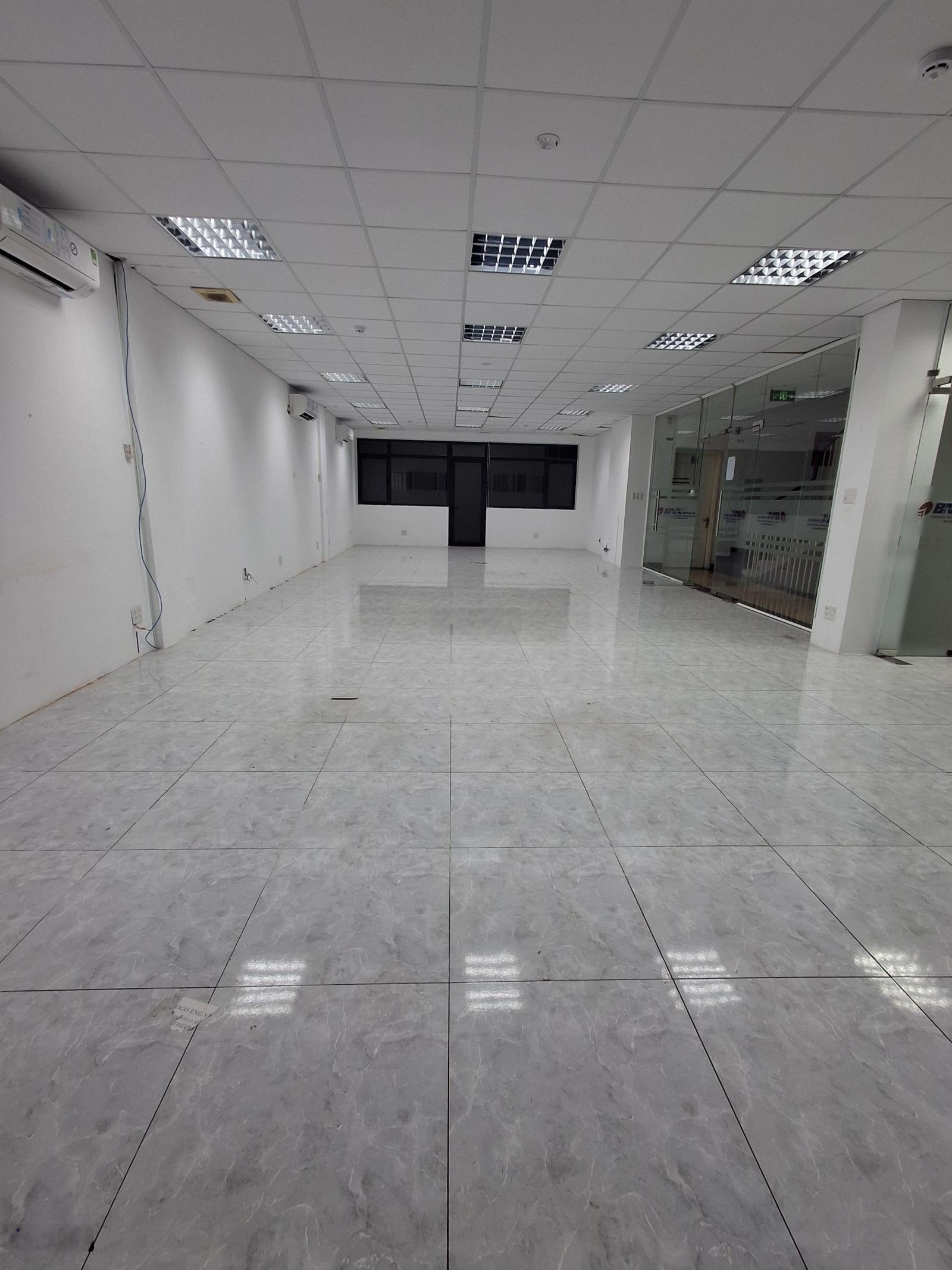 Cho thuê văn phòng tại Him Lam Kênh Tẻ, giá 15tr - 35tr, DT từ 100m2 - 200m2.