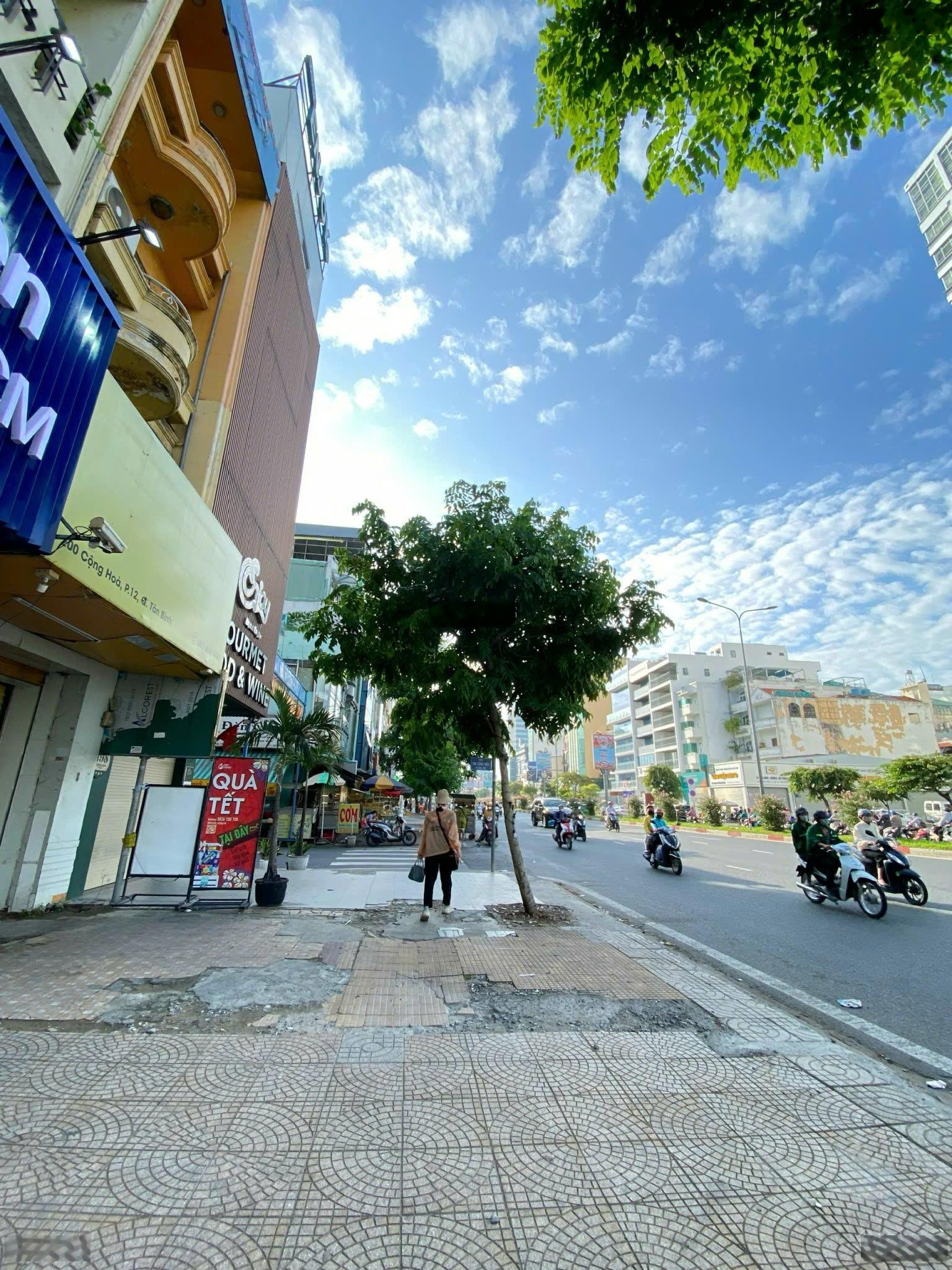 Tòa Nhà 8m x 20m, MT Cộng Hòa, Vỉa Hè 8m, Ngay cửa ngõ Nhà Ga T3, giá rẻ đầu tư