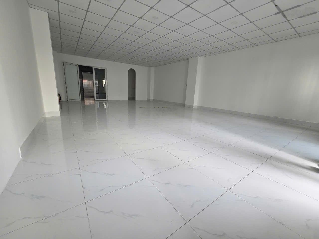 Cho thuê văn phòng đường phổ quang, dt 85m²