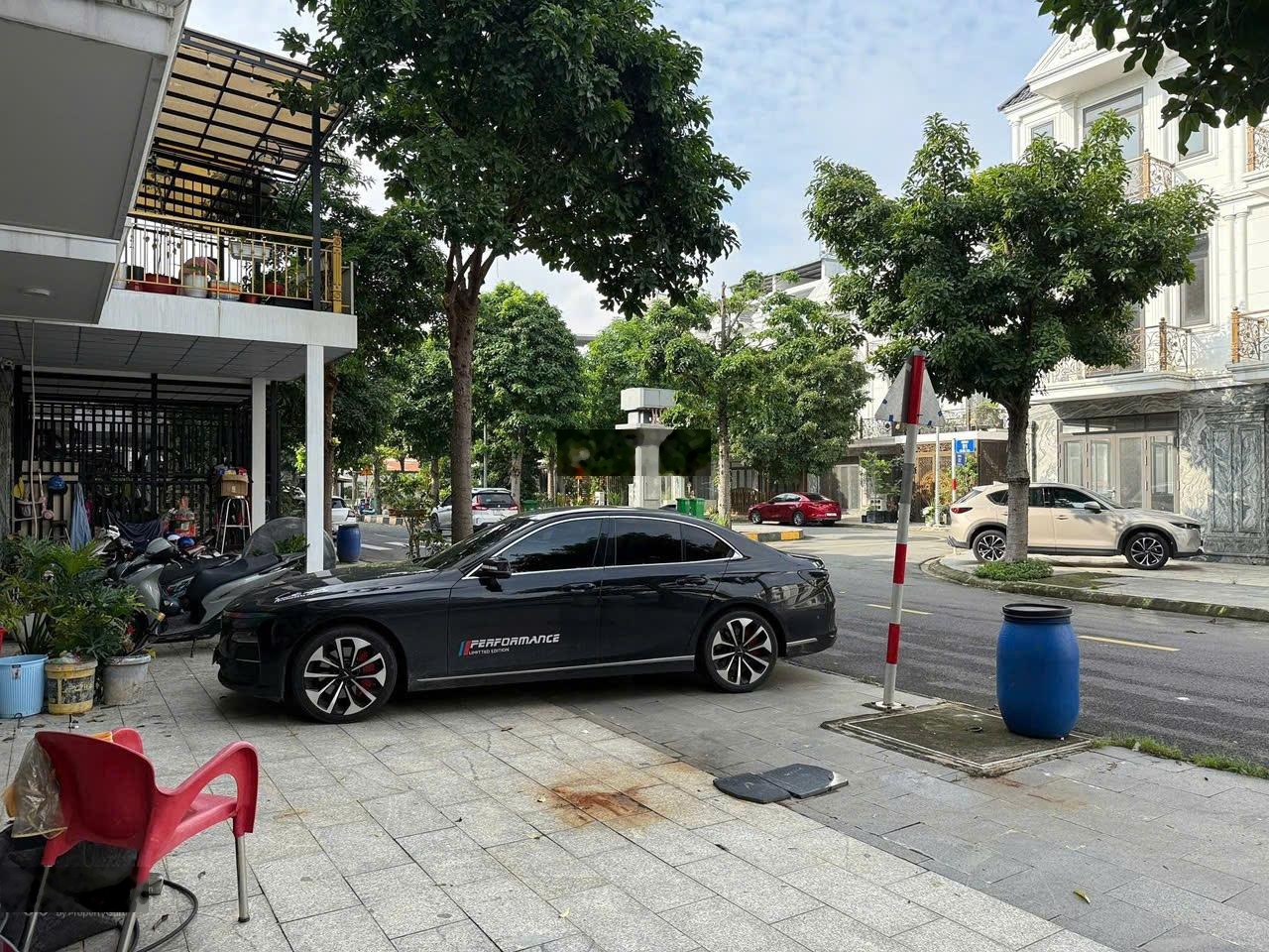 Nhà 2 lầu 1 tum, đang hoàn thiện KDC Đông Hưng, P. Dĩ An; Đã hoàn công; Giá 6.8 tỷ có TL, có HT vay