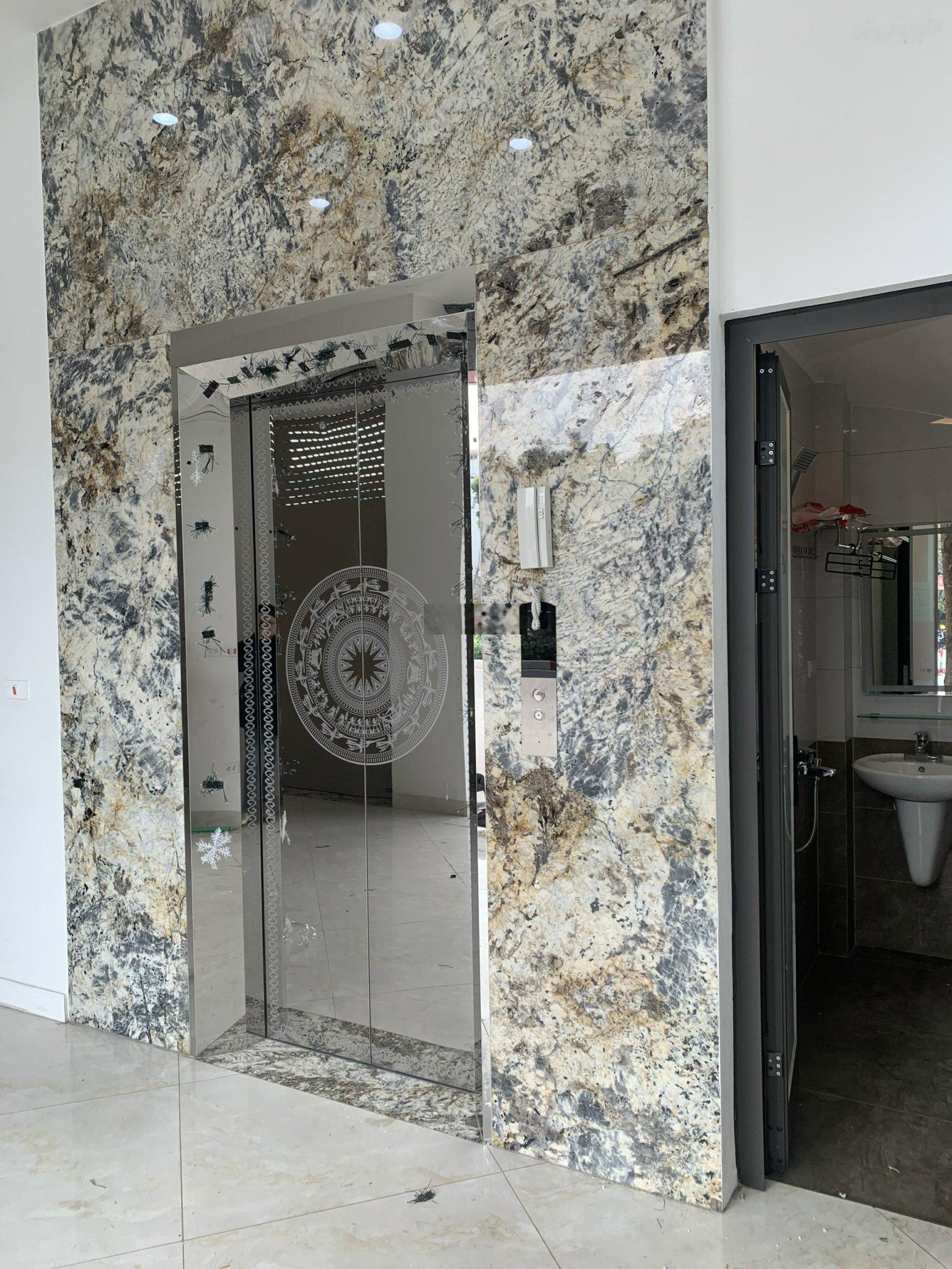 Mời thuê nhà Võ Chí Công - 70m2 - 7 tầng - thông sàn - thang máy - Mới 100% - 25tr