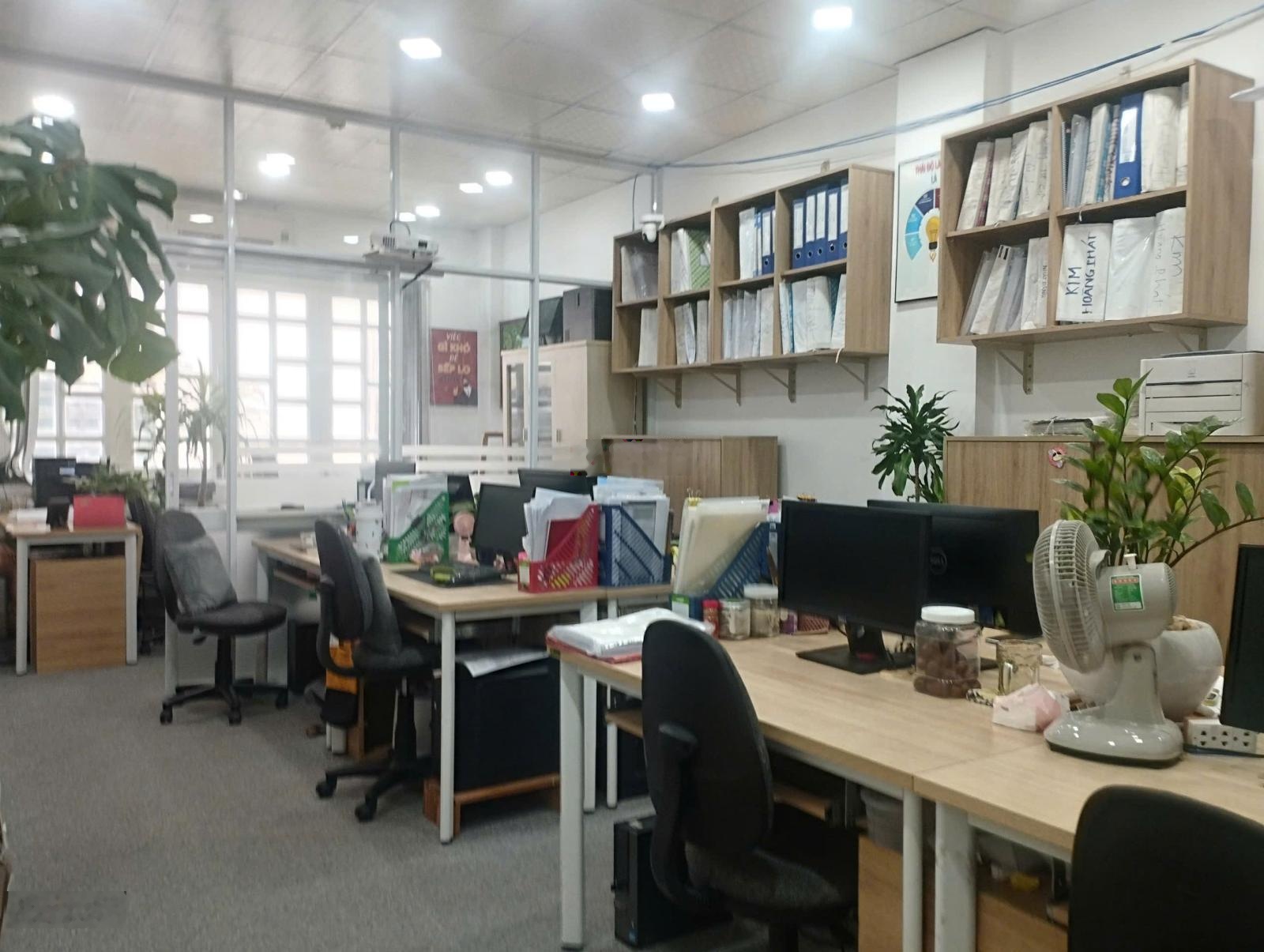 Văn phòng 40m2 giá 9 triệu/tháng tòa nhà khu K300, mặt tiền Nguyễn Thái Bình, P12, Tân Bình