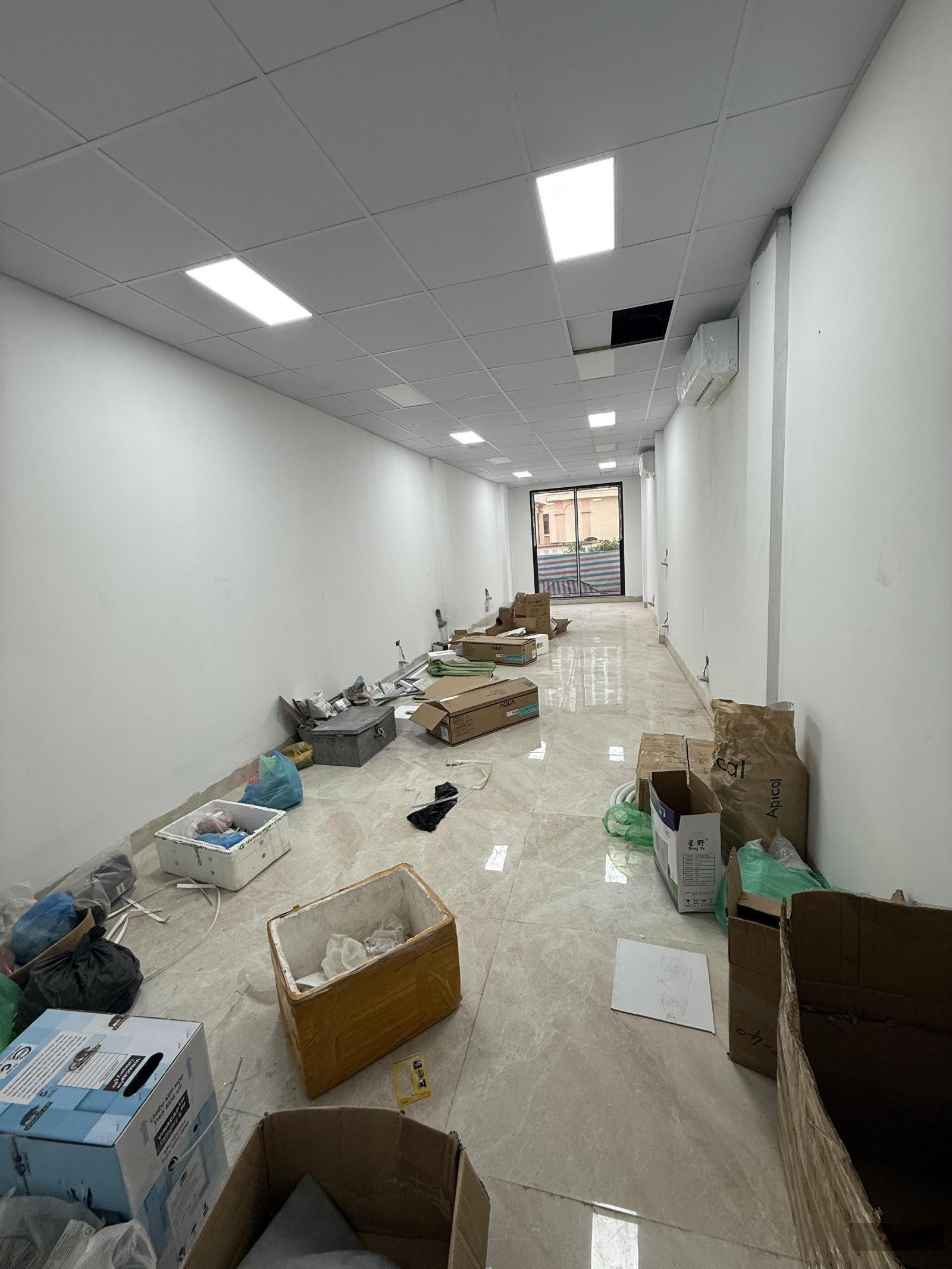 Cho thuê nhà Mai Dịch, 80m2, 8 tầng, thông sàn, thang máy, 45Tr