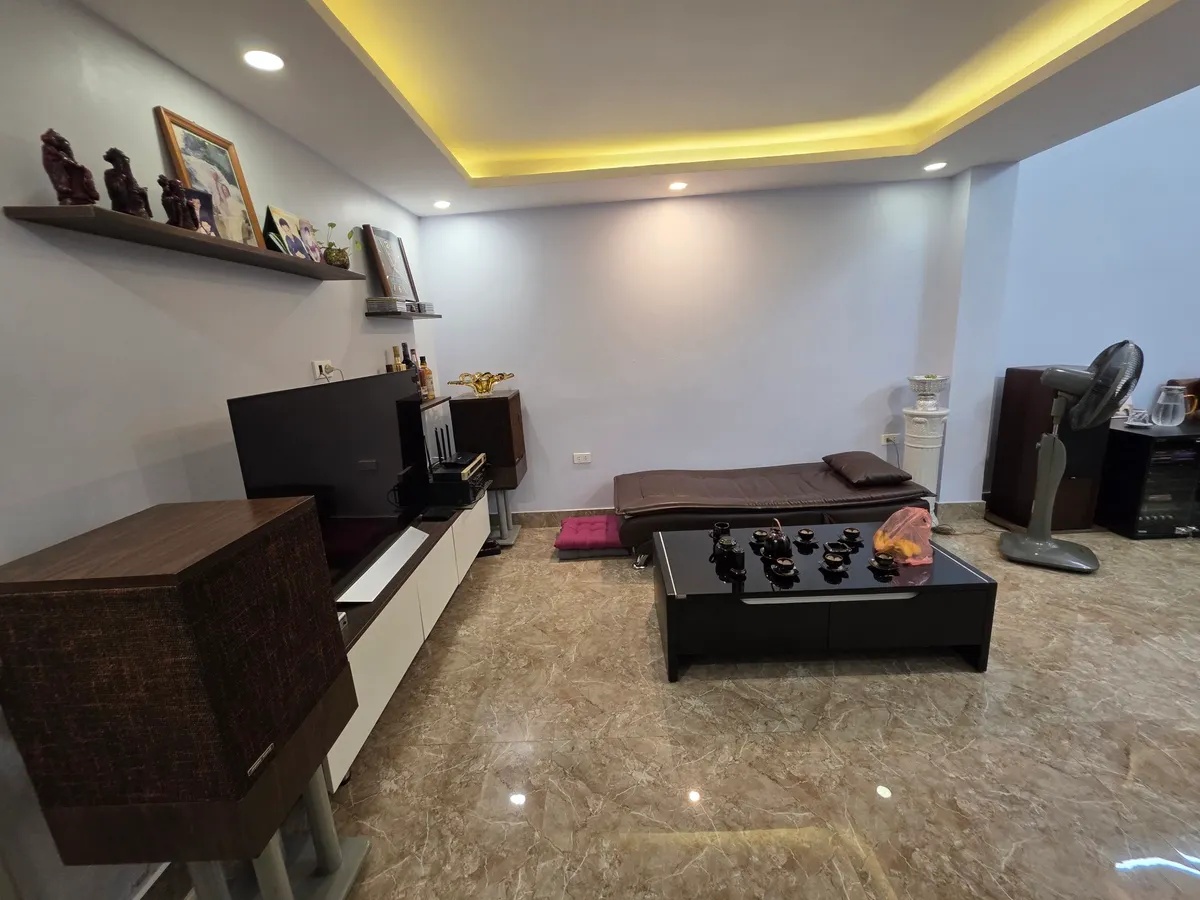 Bán nhà phố Nguyễn Cao - VF3 đỗ cửa - ngõ kinh doanh mọi loại hình: Nail - mi - spa, phòng khám