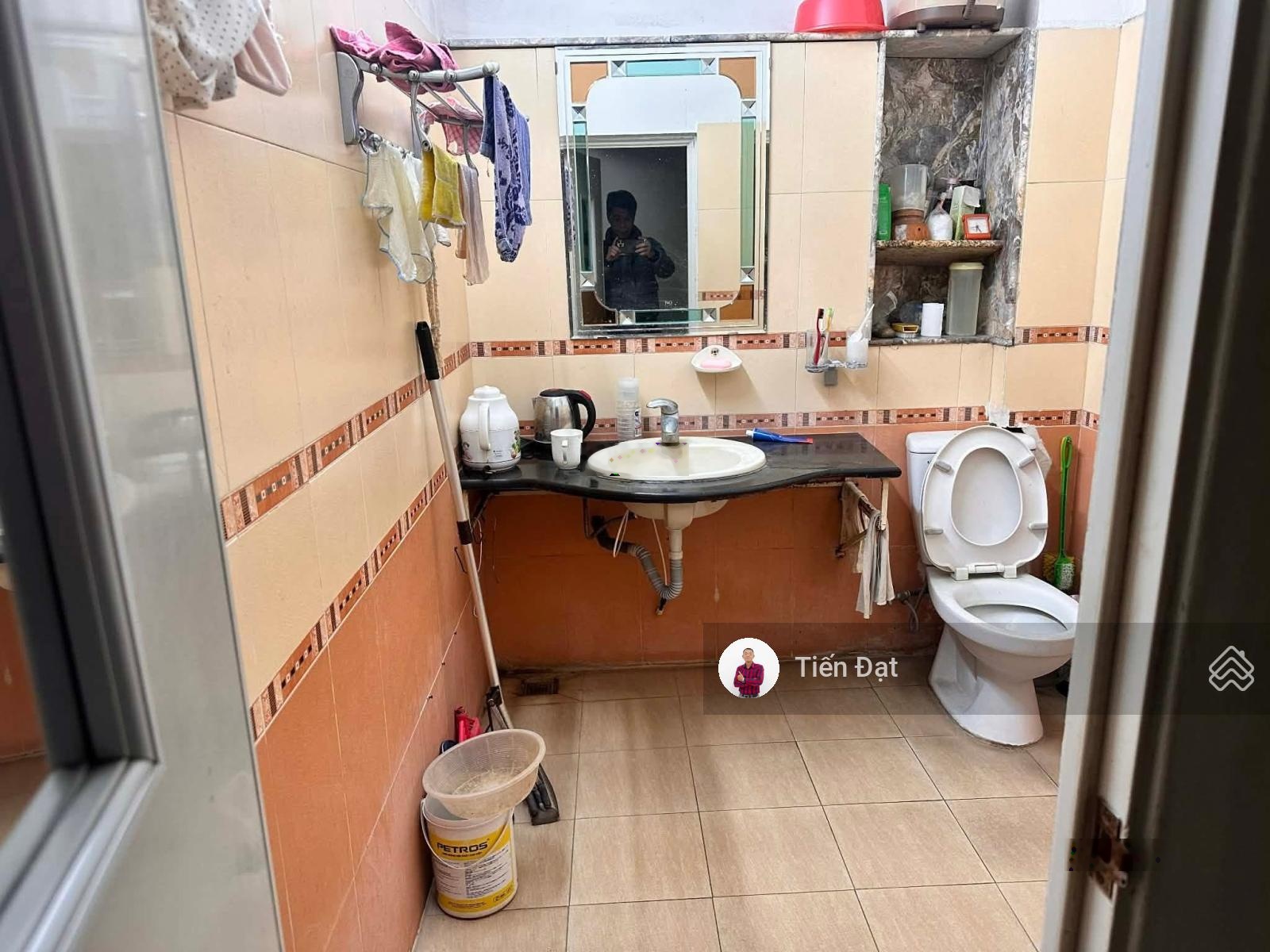 Bán nhà Văn Cao Hoàng Hoa Thám 64m2 giá 12 tỷ, lõi Ba Đình, lô góc , khu cán bộ dân trí xem là chốt