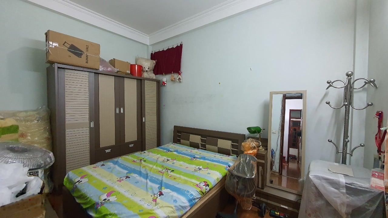 Cần bán gấp nhà 4 tầng mp cổ hàng ngang,ngõ gạch.dt:37m2,mt:5m.lô góc.sổ vuông đẹp.kd tốt