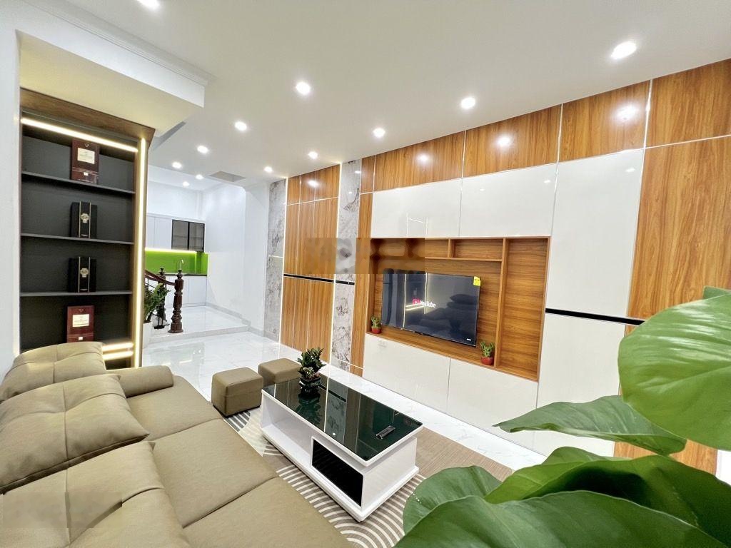 Bán nhà riêng DT45m 5 tầng, vij trí đẹp tại Định Công, Hoàng Mai, giá chào 8 tỷ