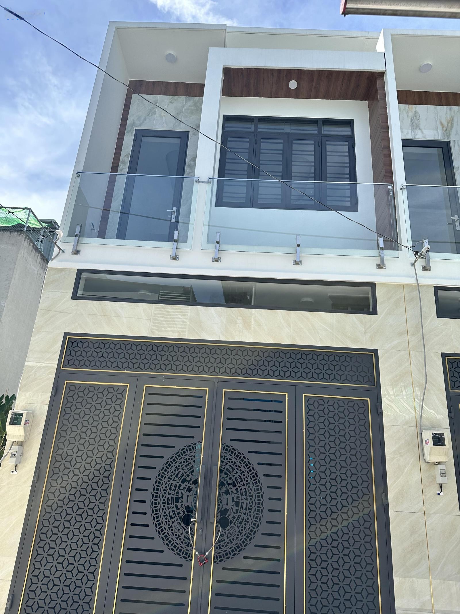 Nhà mới xây sổ hồng riêng hoàn công xe hơi vào trong nhà, chỉ 6.8 tỷ đường 48 Hiệp Bình Chánh